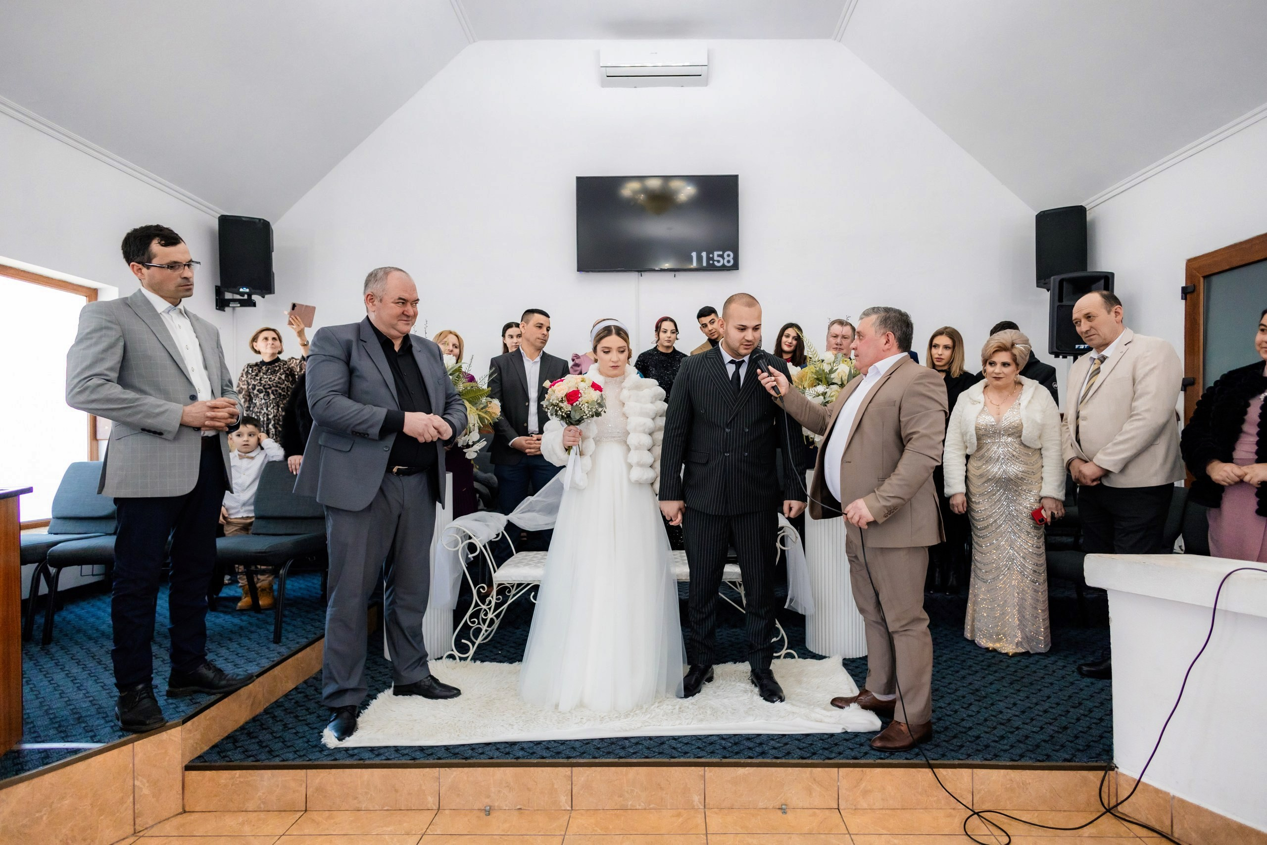 Fotograf nuntă Târgu Neamț – Samuel și Roxana, fotografie autentică realizată de AlinoFotoStudio 2. Fotograf nuntă Iași, Bacău, Suceava și Botoșani – Alin Chirilă surprinzând momente reale de nuntă 3. Fotografie de nuntă cu emoție și credință – AlinoFotoStudio, fotograf povestitor 4. Fotograf profesionist nuntă în Moldova – cadre naturale și pline de emoție 5. Alin Chirilă fotograf nuntă – poveste reală surprinsă prin fotografie 6. Fotograf nuntă cu stil documentar – momente autentice din ziua nunții Pregătiri mireasă acasă – fotografie naturală realizată de Alin Chirilă fotograf nuntă 8. Detalii din ziua nunții – fotograf nuntă Iași și Botoșani, AlinoFotoStudio 9. Emoții din dimineața nunții – fotograf profesionist Moldova 10. Cadre autentice din pregătiri – fotograf nuntă Suceava și Bacău Ceremonie religioasă nuntă – moment emoționant surprins de fotograf Alin Chirilă 12. Nuntă cu valori creștine – fotografie din biserică realizată cu discreție 13. Rugăciune și emoție în ziua nunții – fotograf nuntă Târgu Neamț 14. Legământ în fața lui Dumnezeu – fotografie de nuntă autentică 15. Fotograf nuntă biserică – momente sincere și pline de semnificație Petrecere de nuntă – cadre naturale realizate de AlinoFotoStudio 17. Bucurie și dans la nuntă – fotograf nuntă Iași și împrejurimi 18. Momente autentice de la restaurant – fotograf nuntă Bacău Suceava 19. Atmosferă de nuntă surprinsă discret – Alin Chirilă fotograf -AlinoFotoStudio – fotograf nuntă cu abordare naturală și emoțională 21. Alin Chirilă fotograf – povestitor prin fotografie de nuntă 22. Fotograf nuntă în Moldova – stil documentar și autentic 23. Fotografie de nuntă sinceră și elegantă – AlinoFotoStudio- Fotograf nuntă Iași Bacău Suceava Botoșani – Alin Chirilă AlinoFotoStudio 26. Fotograf nuntă Târgu Neamț și Moldova – fotografie profesională de eveniment 27. Fotograf nuntă cu valori creștine și stil documentar – AlinoFotoStudio - Alin Chirilă – AlinoFotoStudio Fotograf nuntă Iași • Bacău • Suceava • Botoșani - Samuel & Roxana, Târgu Neamț -Momente reale, trăite sincer și păstrate pentru totdeauna.