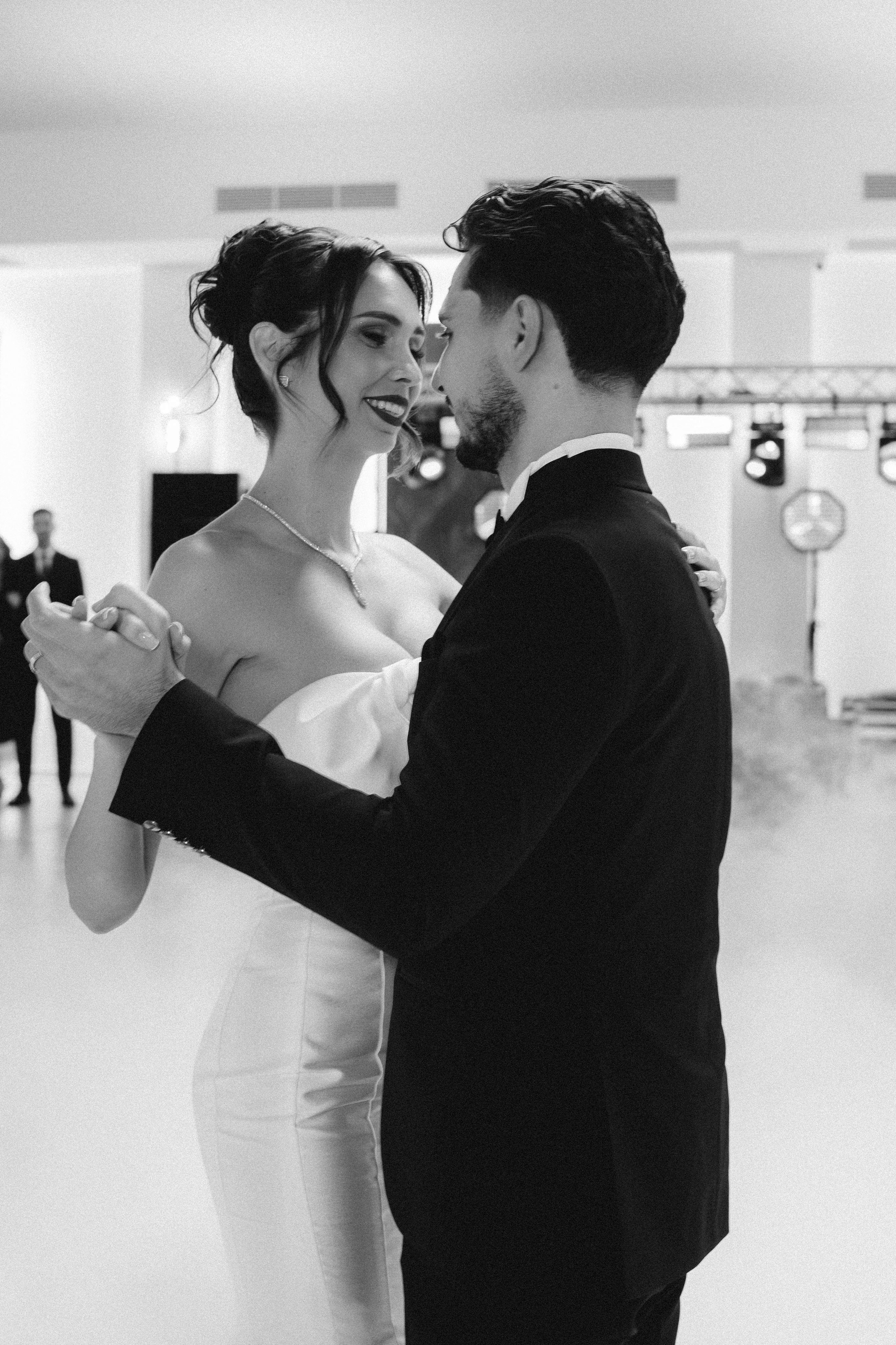 Povestea de nuntă a lui Anca și Dragoș în Bacău | Fotografie de Eveniment. Raw Studio. Fotograful tau de nunta!