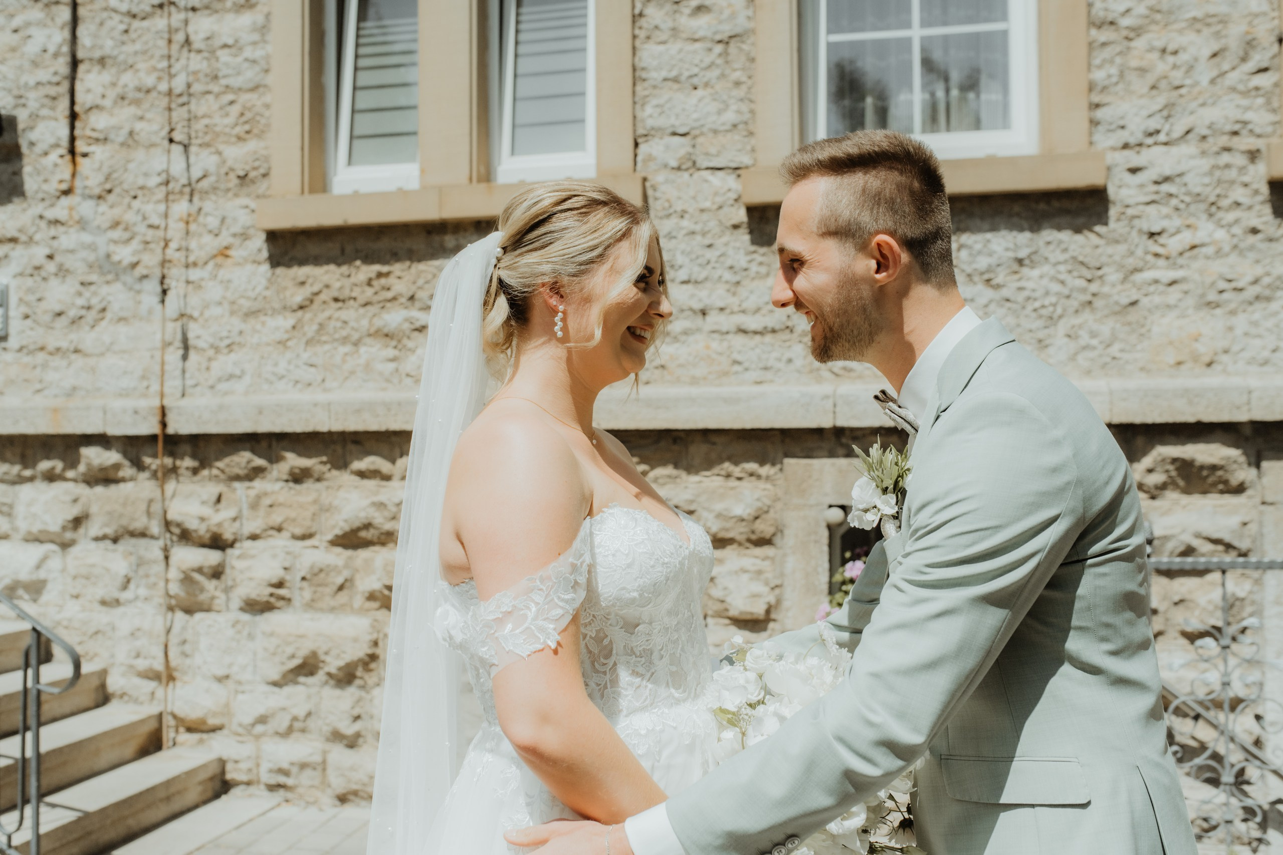 Freie Trauung Lara & Yannick | Landhaus Odaia | Fotograf Würzburg. Anna Saribekyan – Beste Hochzeitsfotografin in Würzburg, Top 10 in Deutschland