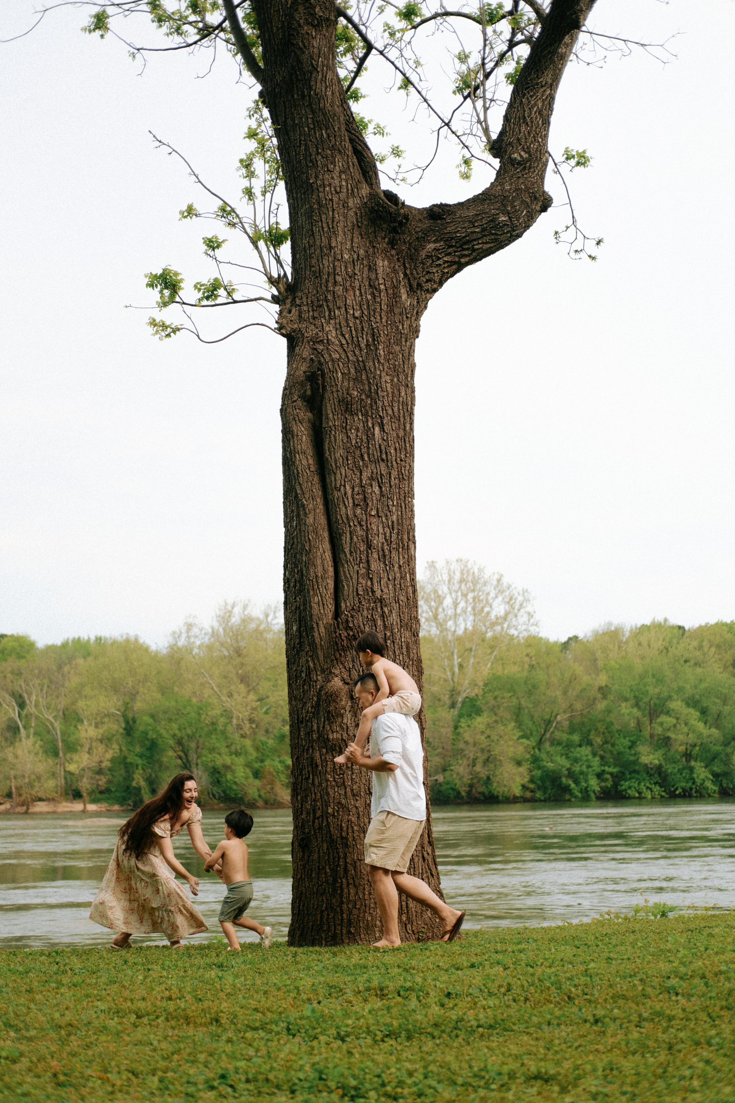Cozy In-Home Family Photo Session in a Historic Richmond Victorian Home. Family Photographer Anna Dobrovolskaia | Richmond, VA