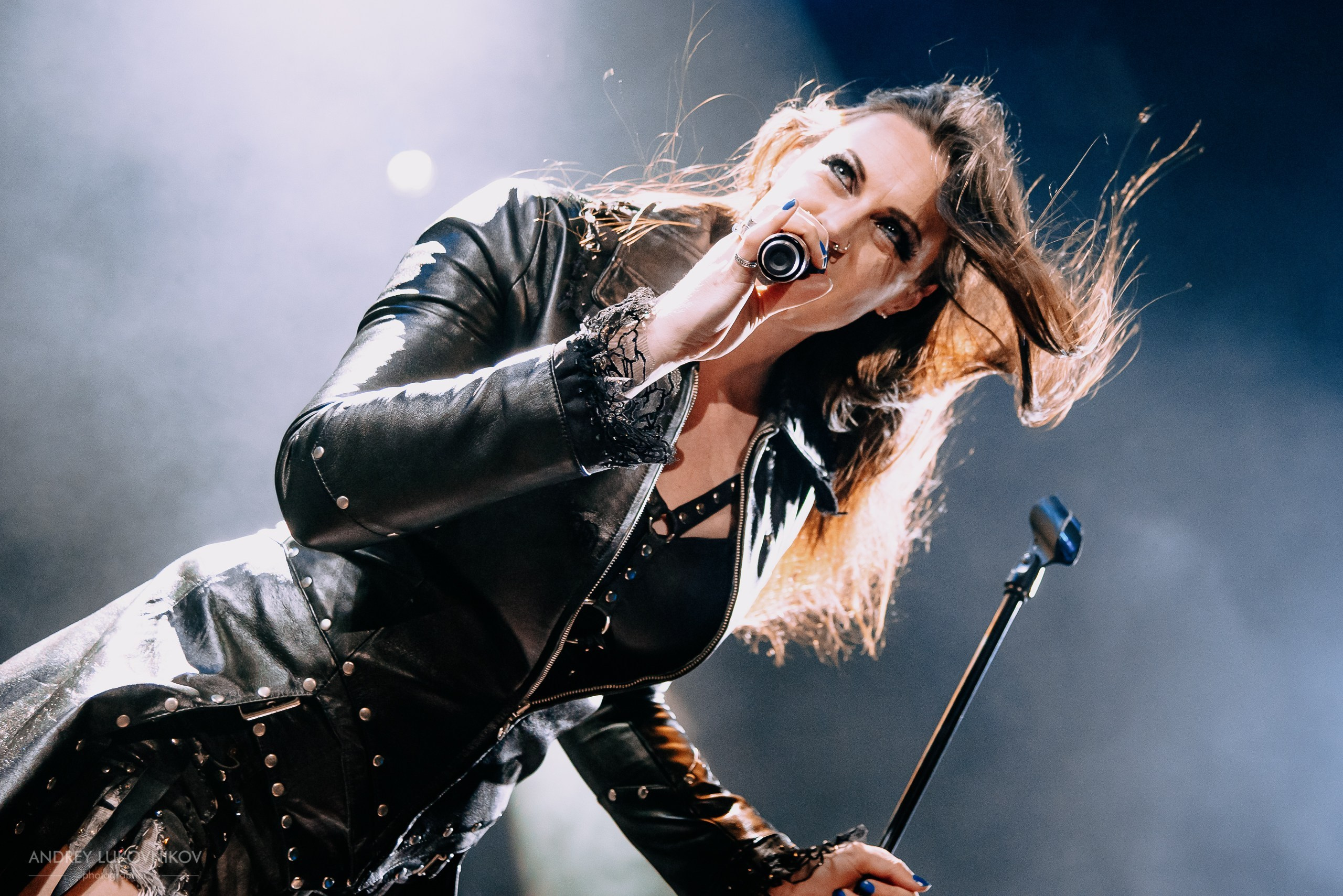 Floor Jansen, voz de Nightwish, lanza el viernes su nuevo sencillo en solitario «Run» | FOTKAI