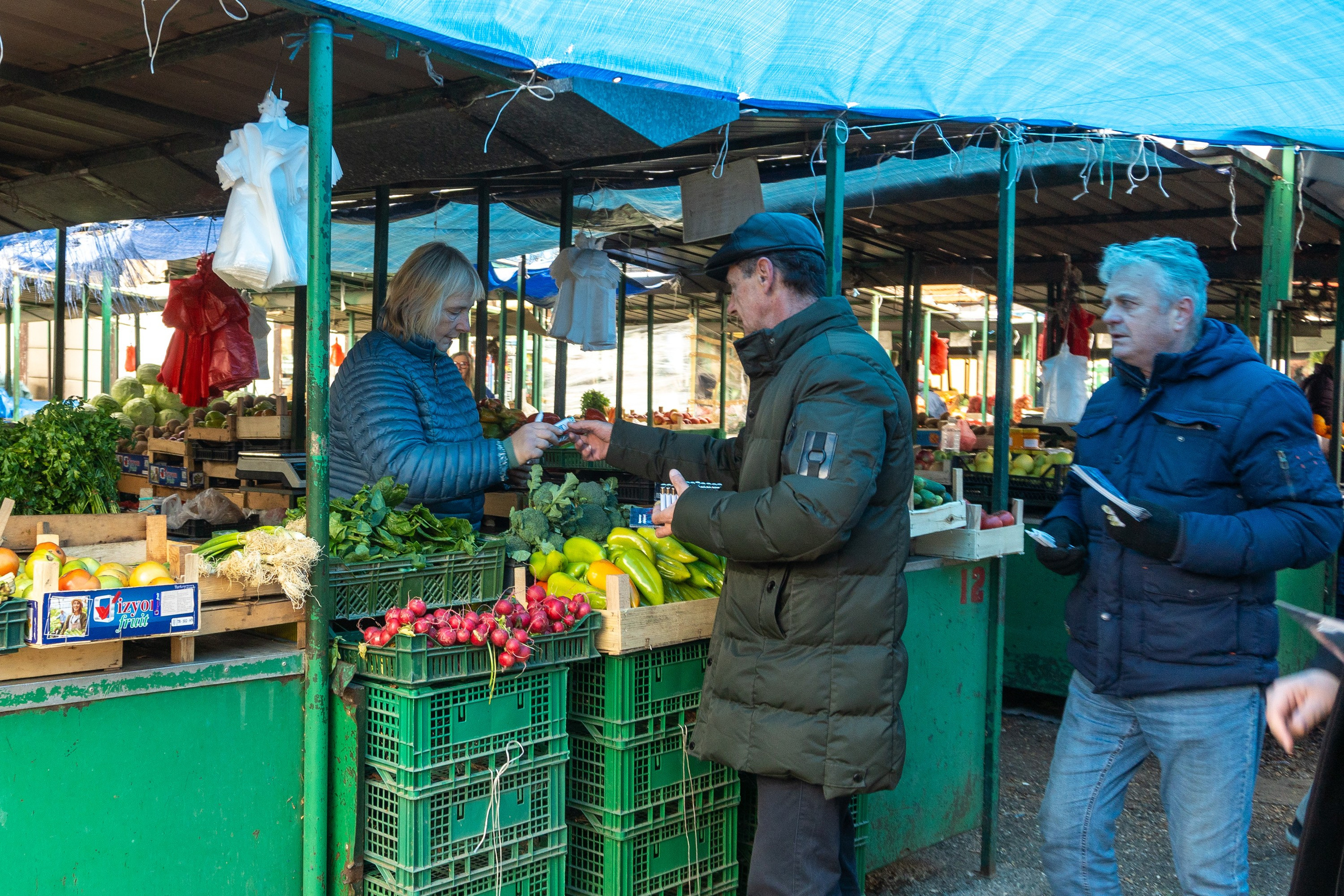 Листа „Србија против насиља” на градској пијаци упознавала грађане са програмом. Lokalni Front VA
