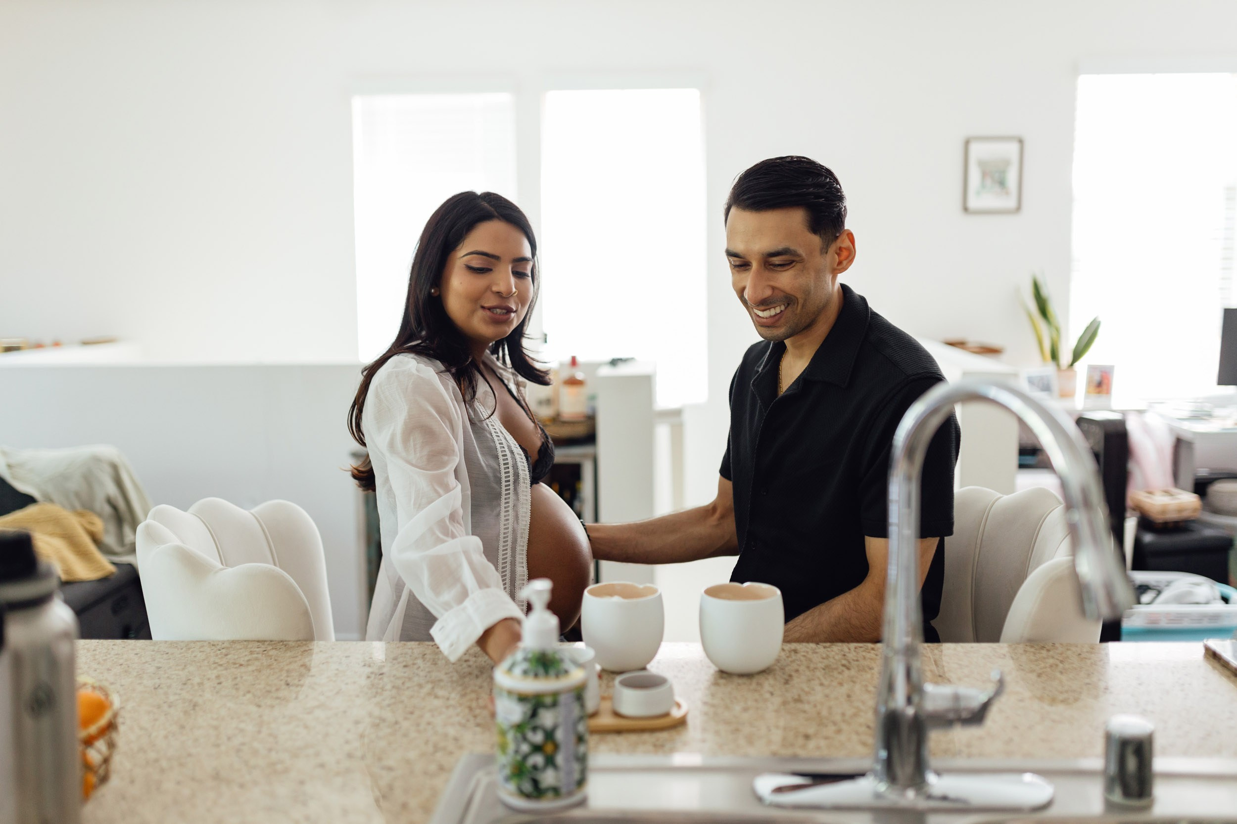 Cozy Home Maternity Session Bay Area. Maternity, newborn photographer in the Bay Area|Iryna Rakivnenko