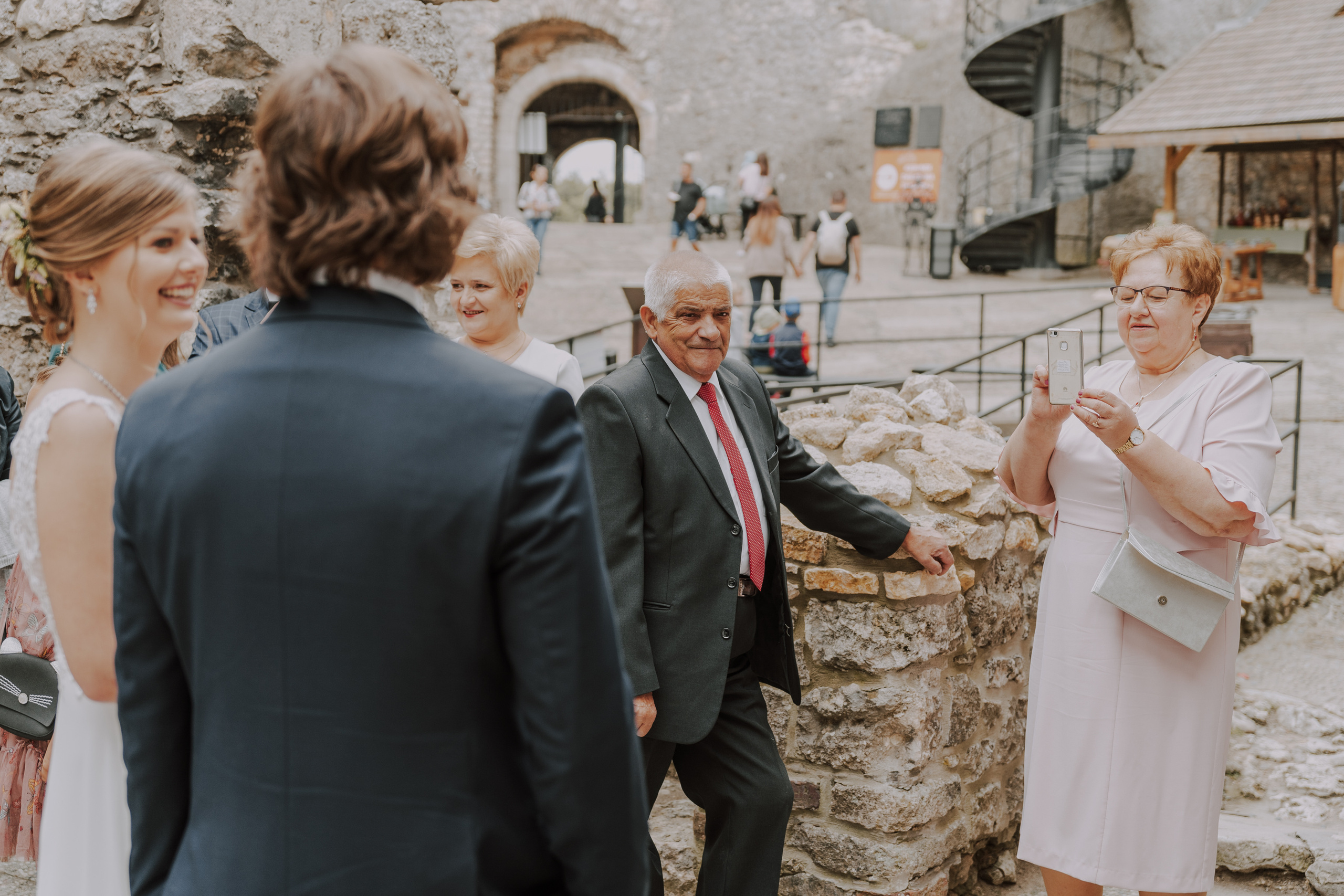 Ślub plenerowy na zamkuw Ogrodzieńcu: Katarzyna&Piotr. Karkowskafoto - fotografia miłości
