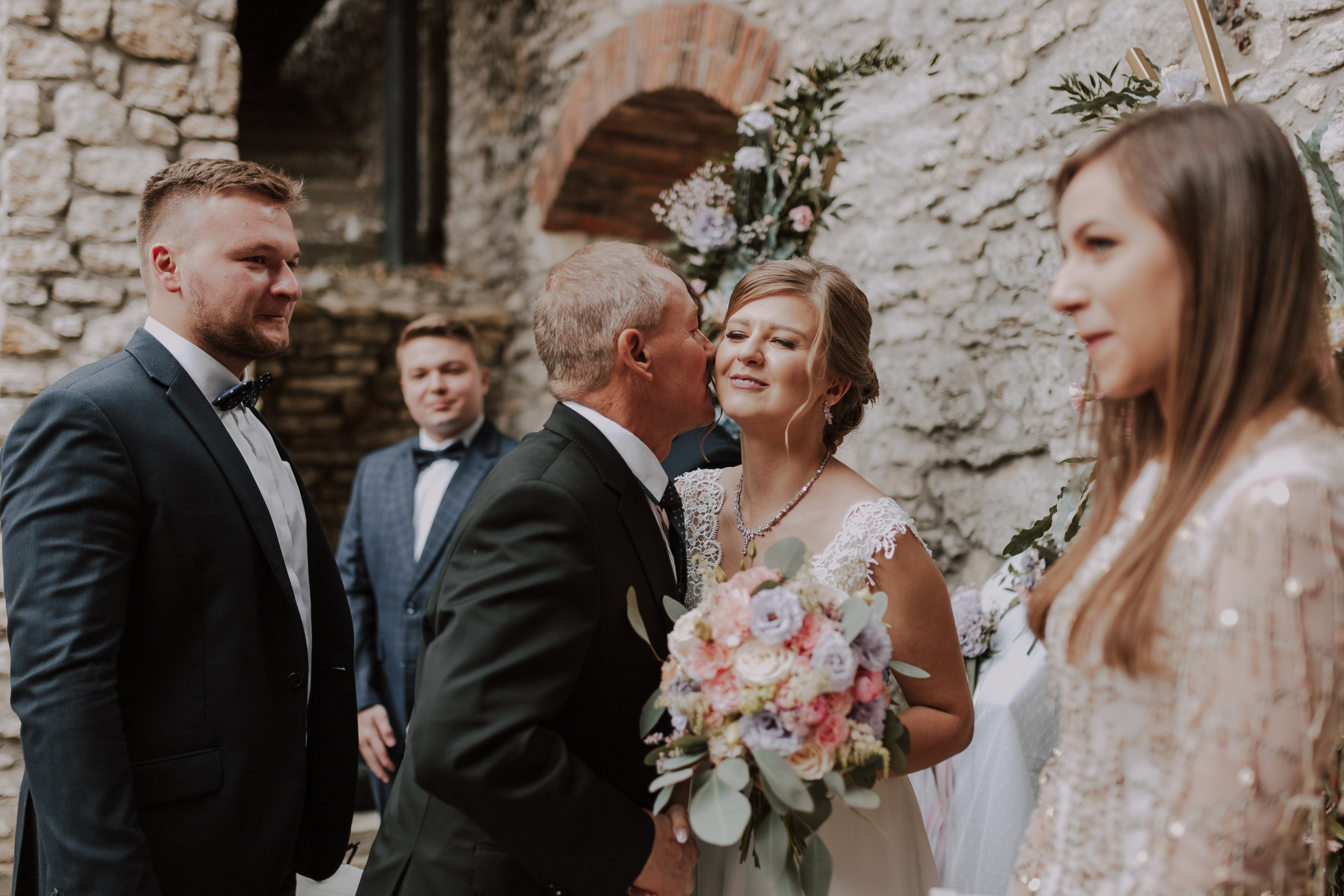 Ślub plenerowy na zamkuw Ogrodzieńcu: Katarzyna&Piotr. Karkowskafoto - fotografia miłości