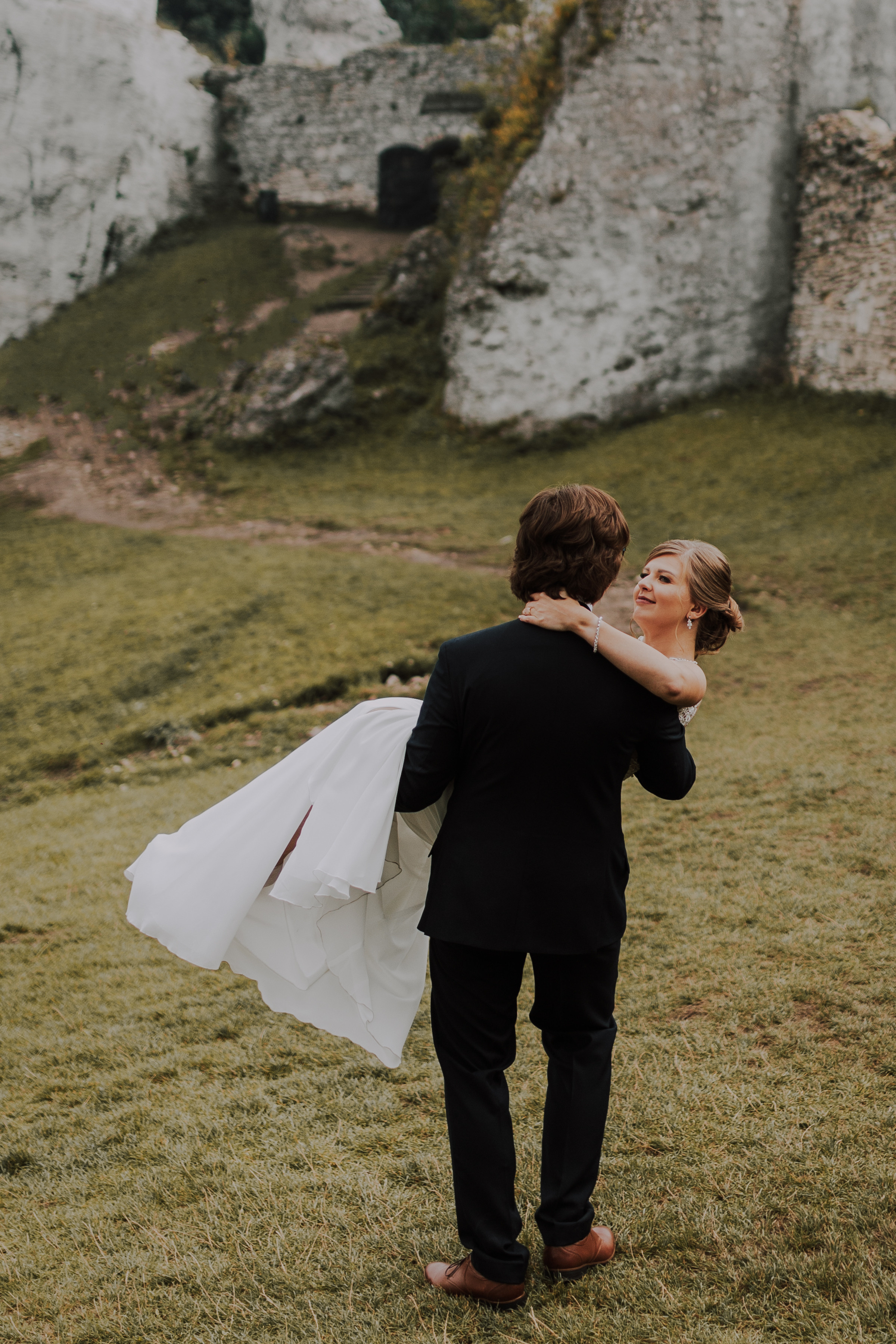Ślub plenerowy na zamkuw Ogrodzieńcu: Katarzyna&Piotr. Karkowskafoto - fotografia miłości