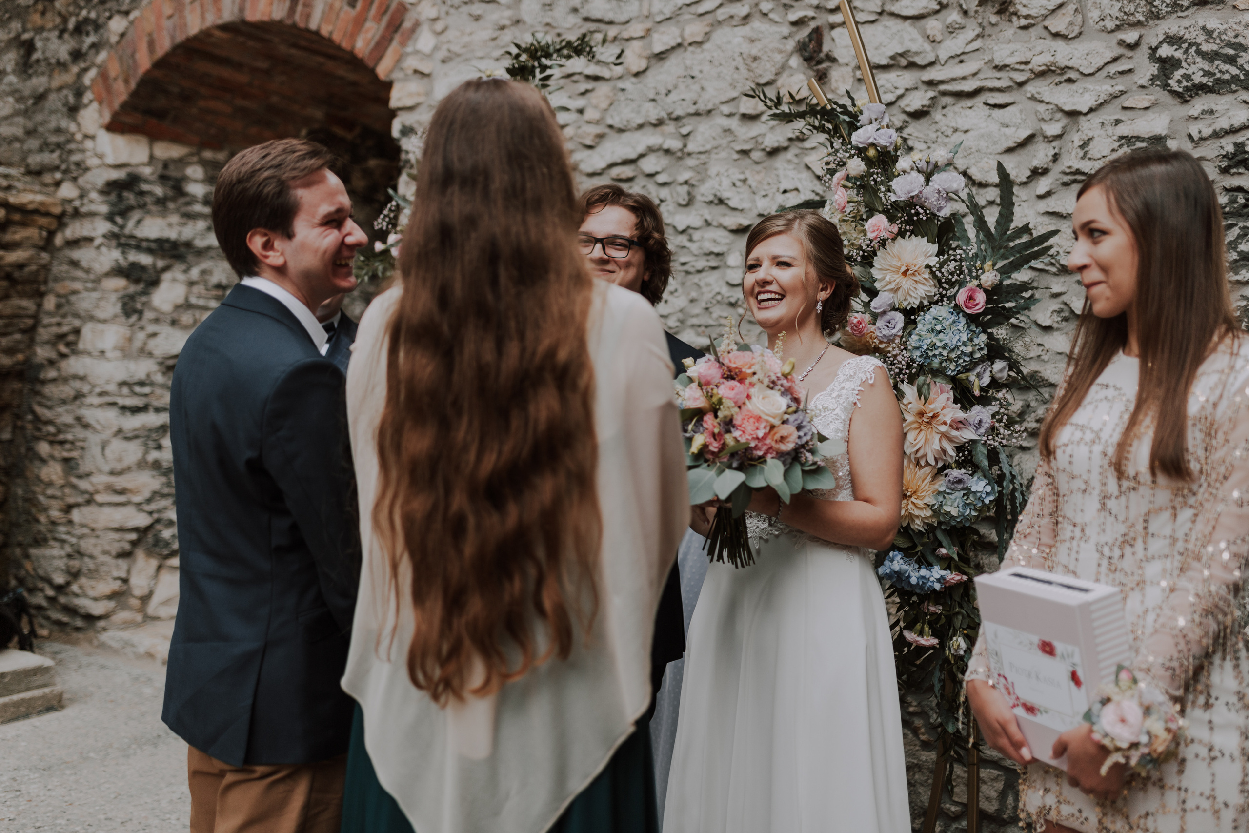 Ślub plenerowy na zamkuw Ogrodzieńcu: Katarzyna&Piotr. Karkowskafoto - fotografia miłości