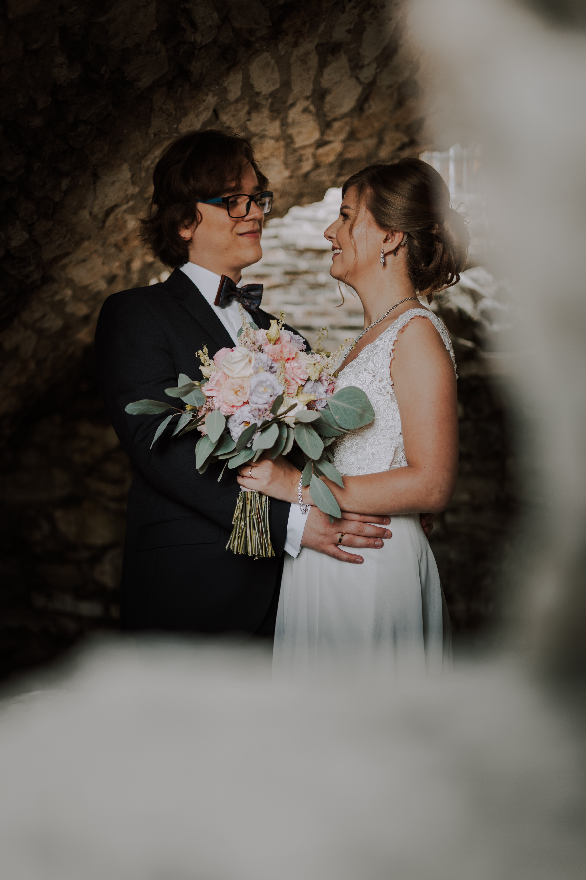 Ślub plenerowy na zamkuw Ogrodzieńcu: Katarzyna&Piotr. Karkowskafoto - fotografia miłości