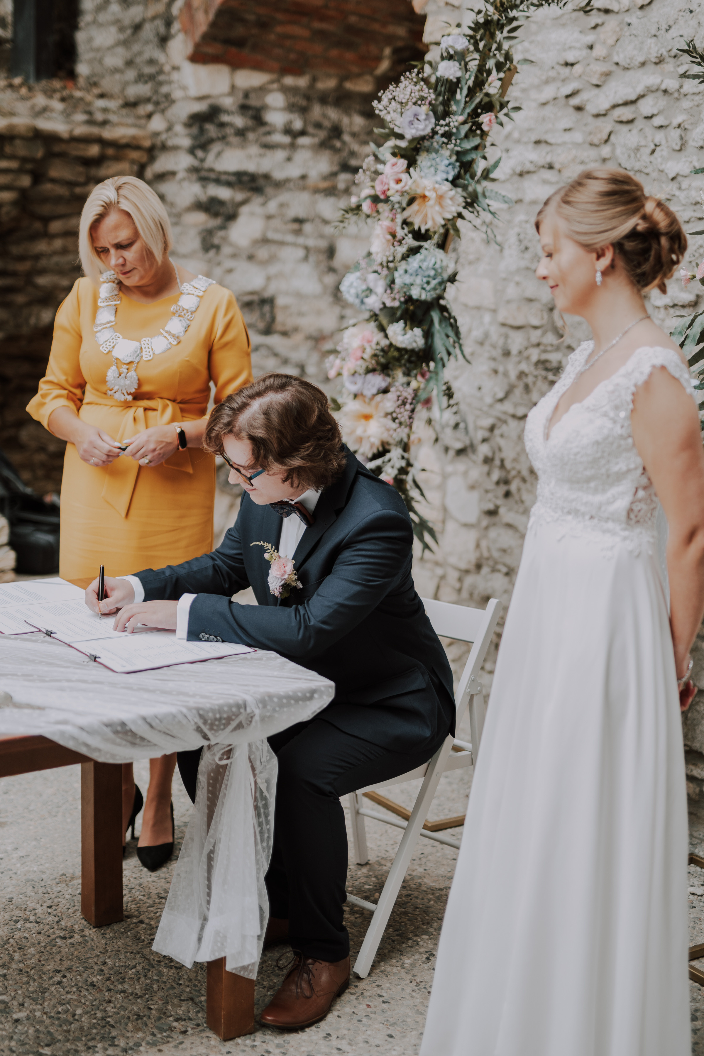 Ślub plenerowy na zamkuw Ogrodzieńcu: Katarzyna&Piotr. Karkowskafoto - fotografia miłości