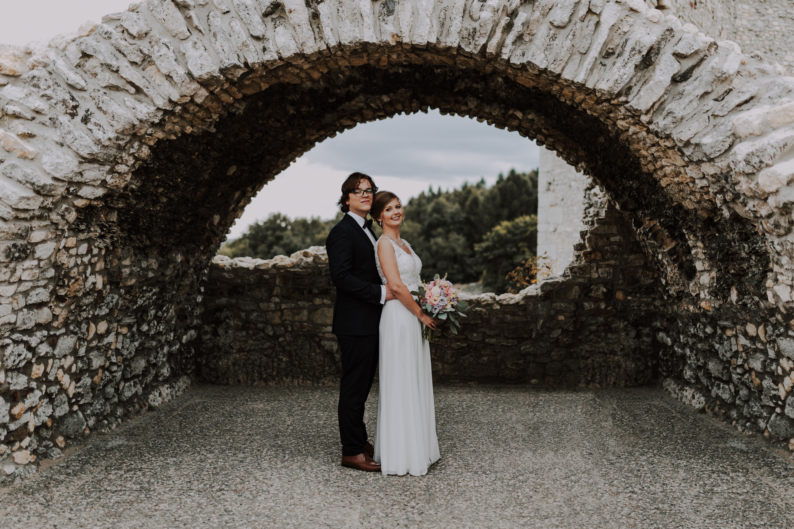 Ślub plenerowy na zamkuw Ogrodzieńcu: Katarzyna&Piotr. Karkowskafoto - fotografia miłości