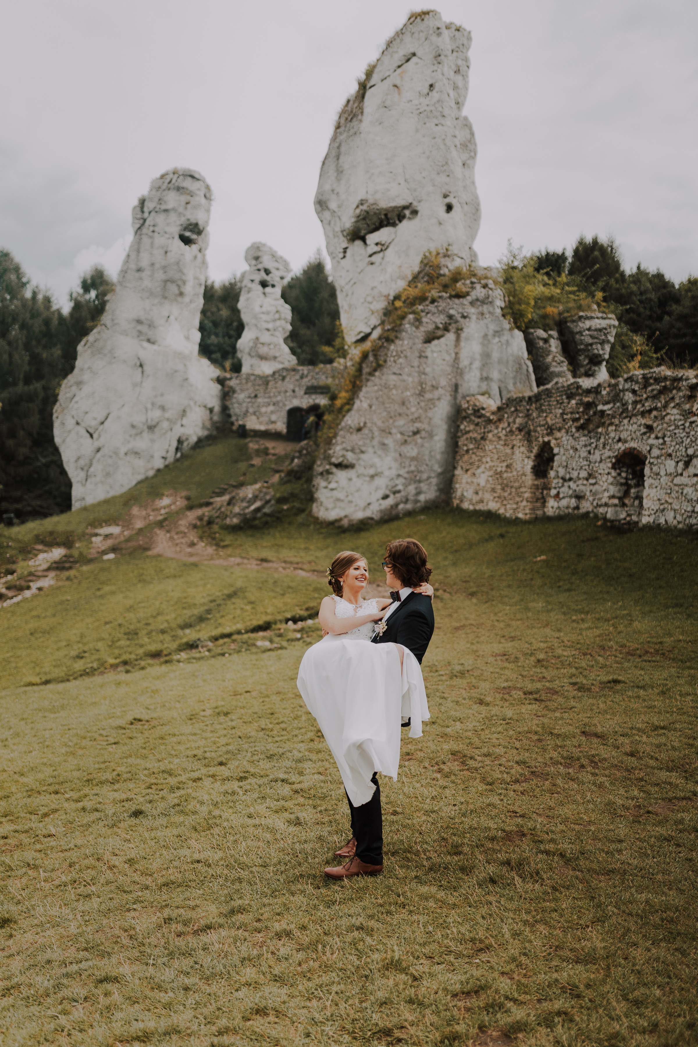 Ślub plenerowy na zamkuw Ogrodzieńcu: Katarzyna&Piotr. Karkowskafoto - fotografia miłości