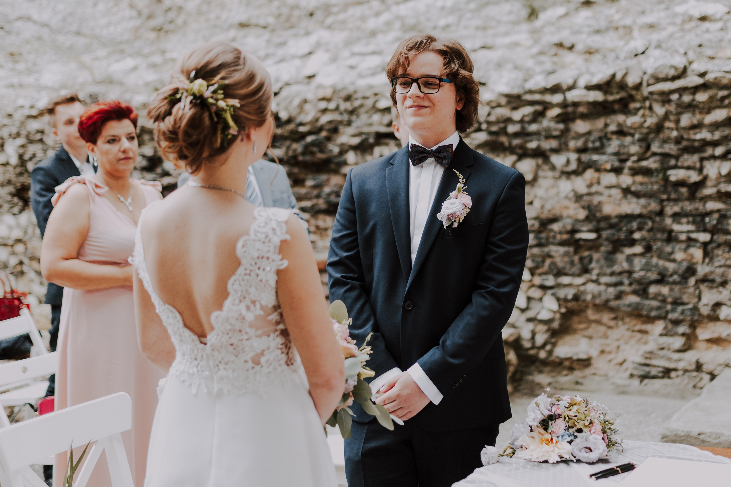 Ślub plenerowy na zamkuw Ogrodzieńcu: Katarzyna&Piotr. Karkowskafoto - fotografia miłości