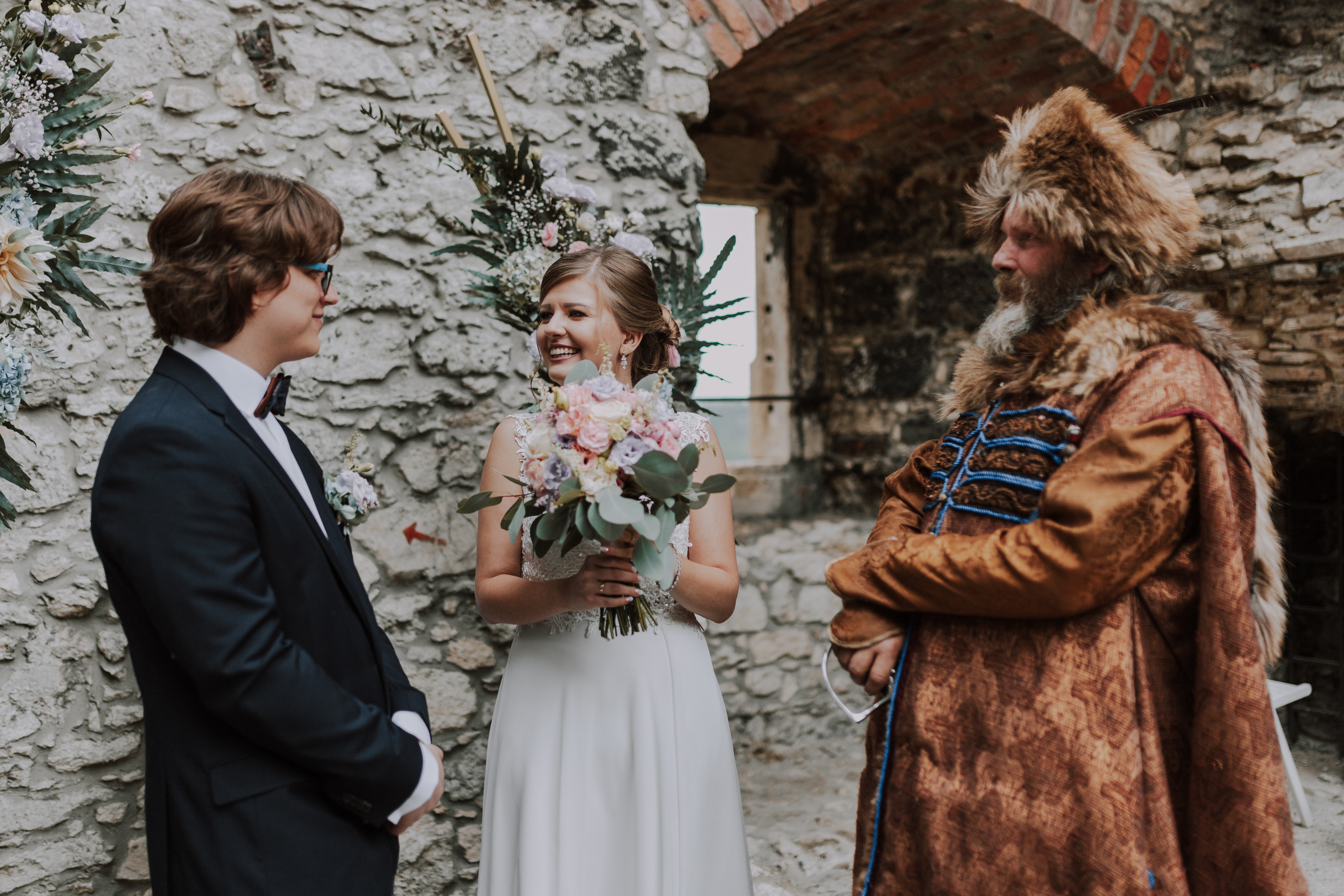 Ślub plenerowy na zamkuw Ogrodzieńcu: Katarzyna&Piotr. Karkowskafoto - fotografia miłości
