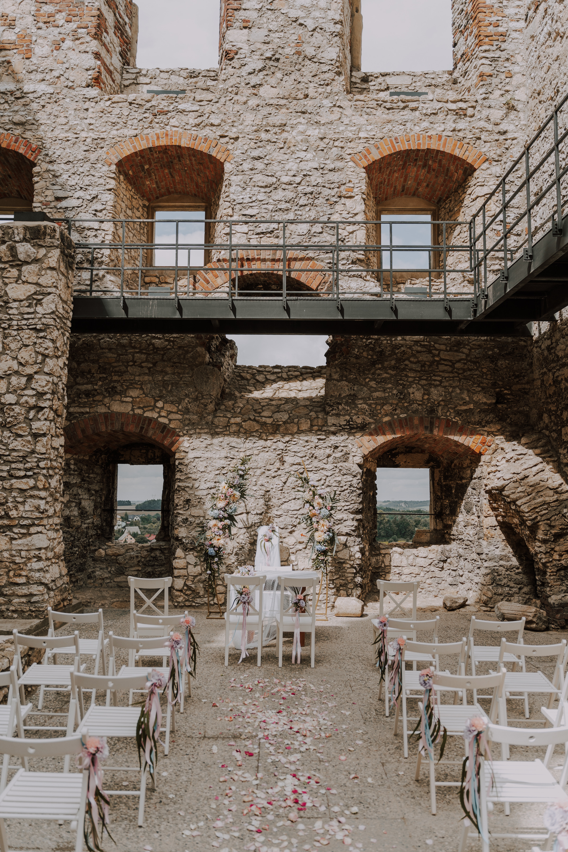 Ślub plenerowy na zamkuw Ogrodzieńcu: Katarzyna&Piotr. Karkowskafoto - fotografia miłości