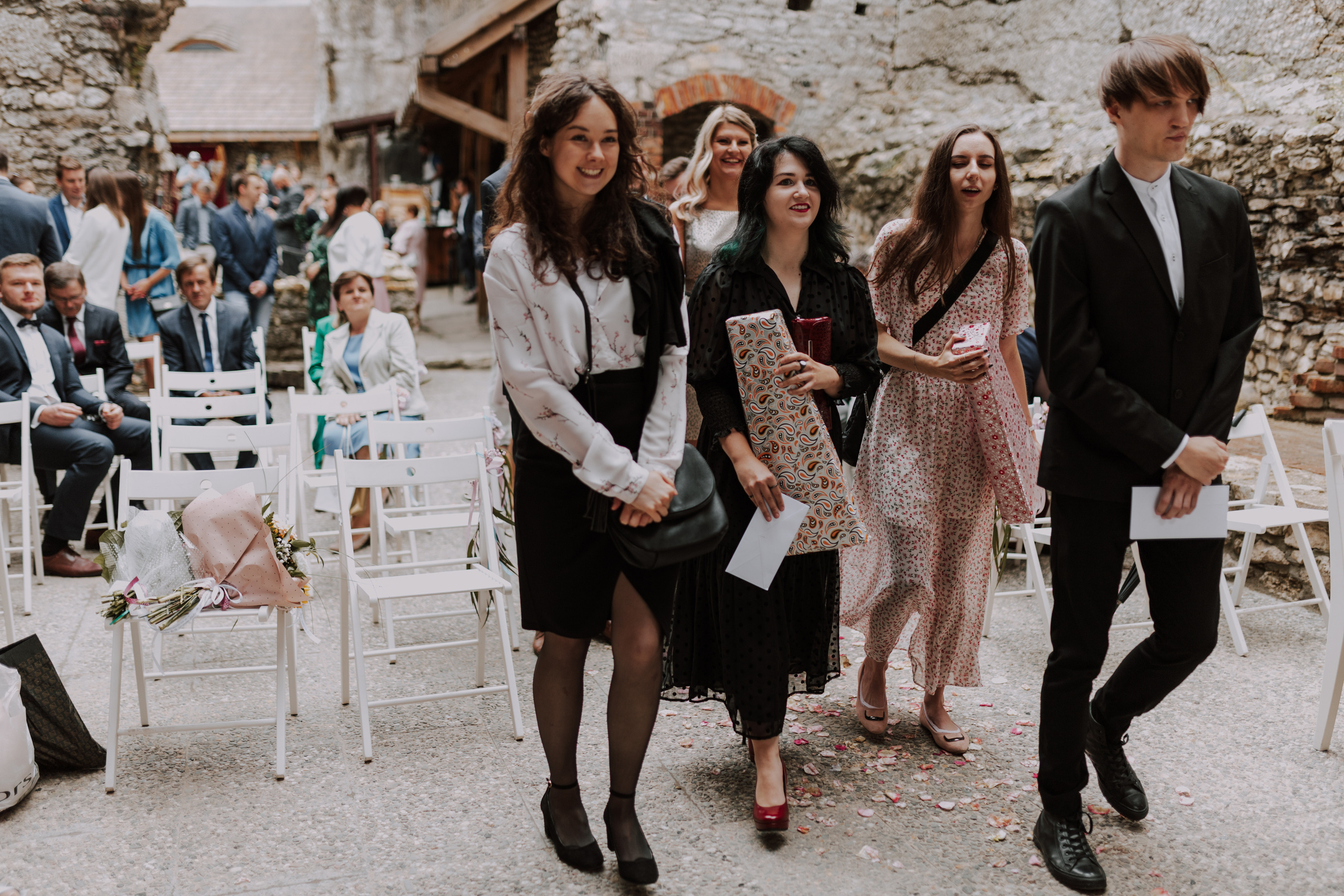 Ślub plenerowy na zamkuw Ogrodzieńcu: Katarzyna&Piotr. Karkowskafoto - fotografia miłości