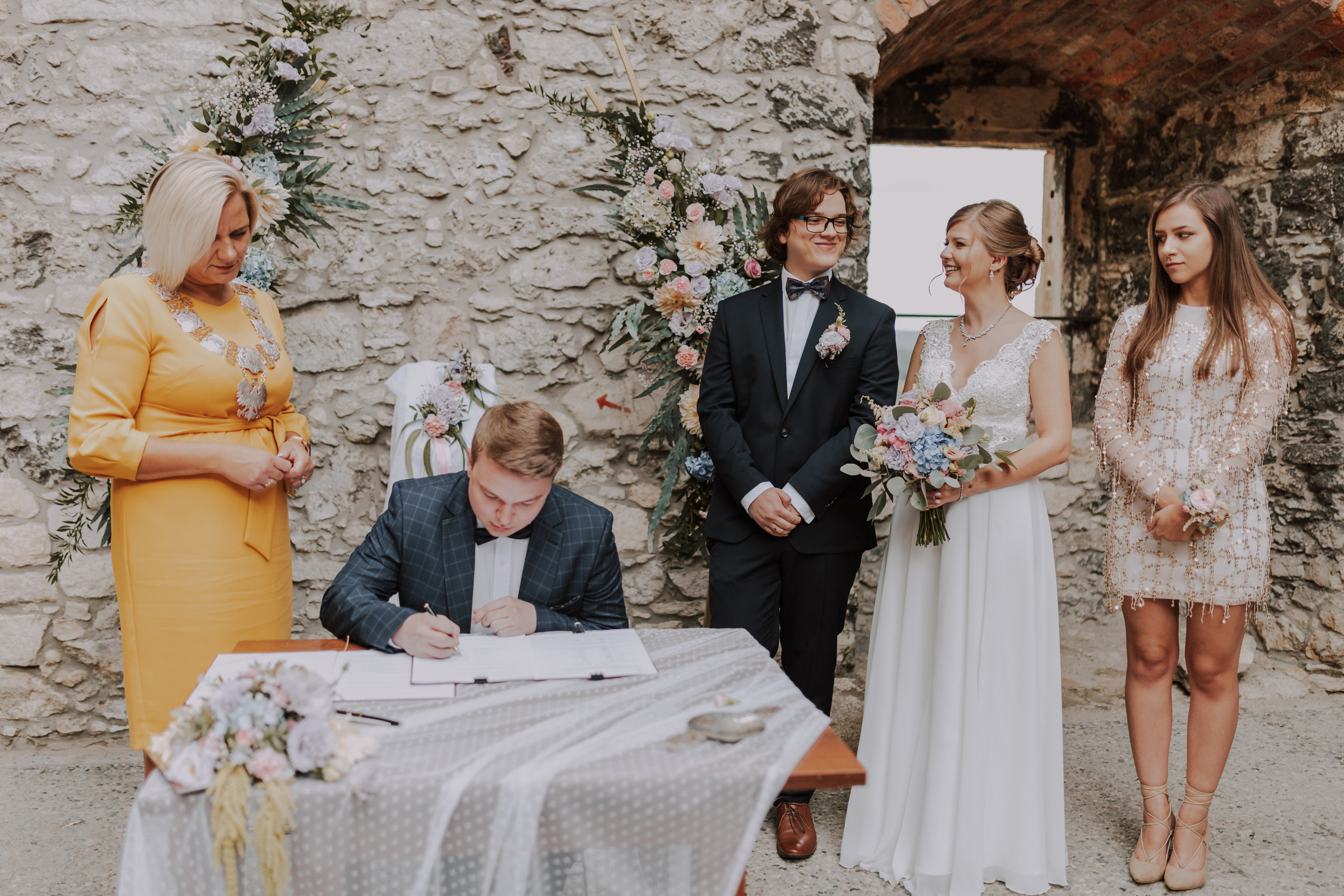 Ślub plenerowy na zamkuw Ogrodzieńcu: Katarzyna&Piotr. Karkowskafoto - fotografia miłości