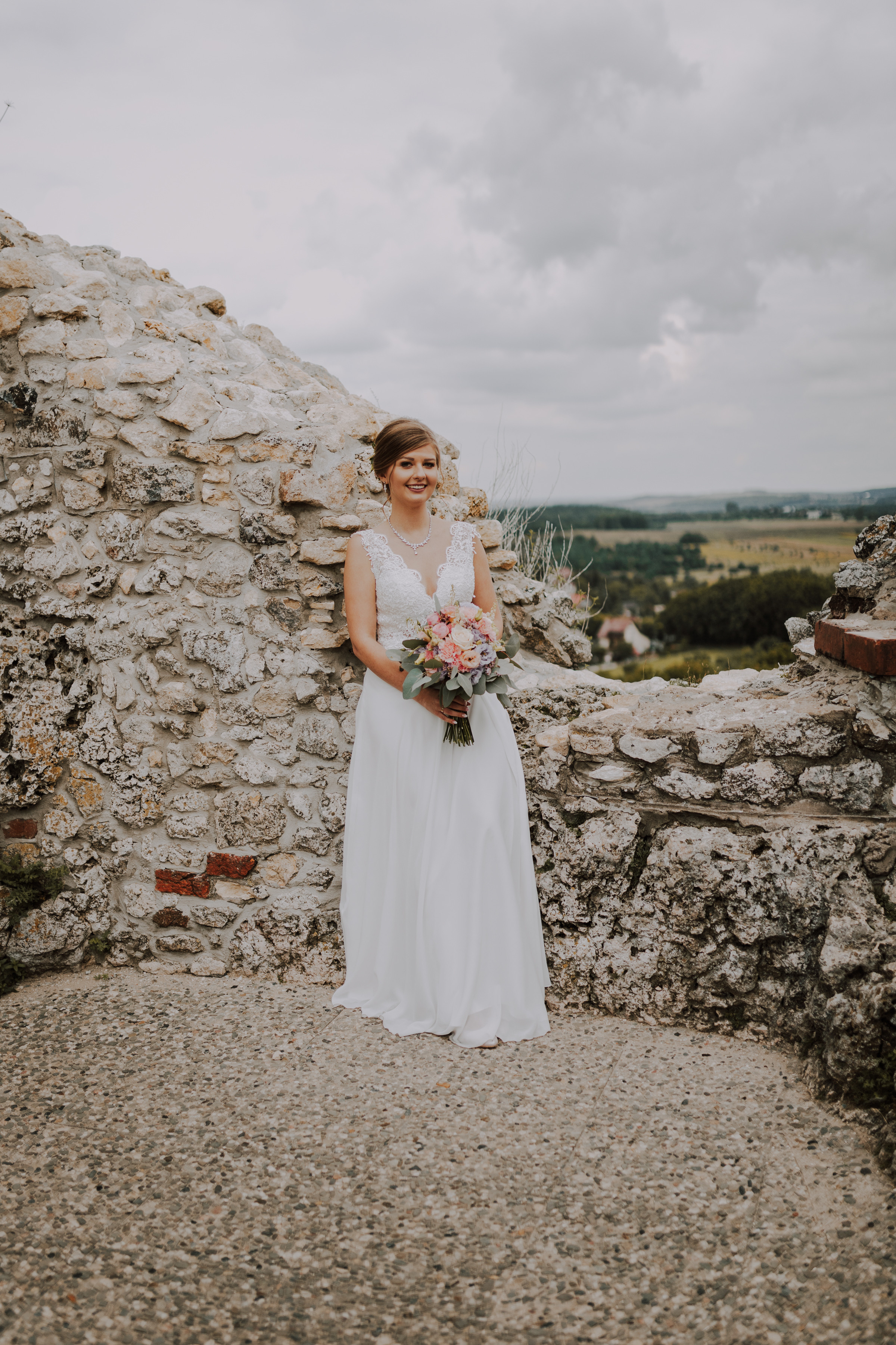 Ślub plenerowy na zamkuw Ogrodzieńcu: Katarzyna&Piotr. Karkowskafoto - fotografia miłości