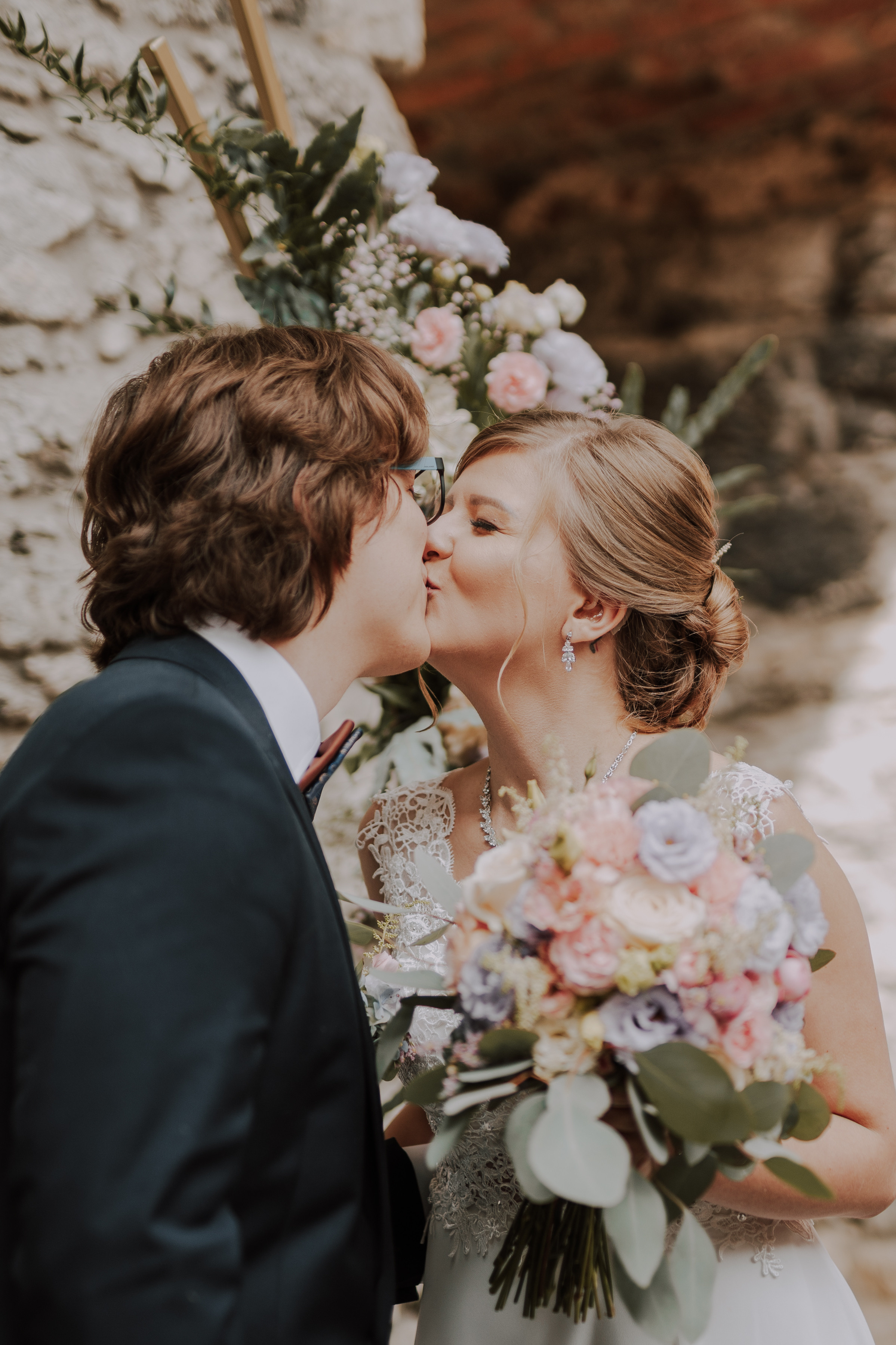 Ślub plenerowy na zamkuw Ogrodzieńcu: Katarzyna&Piotr. Karkowskafoto - fotografia miłości