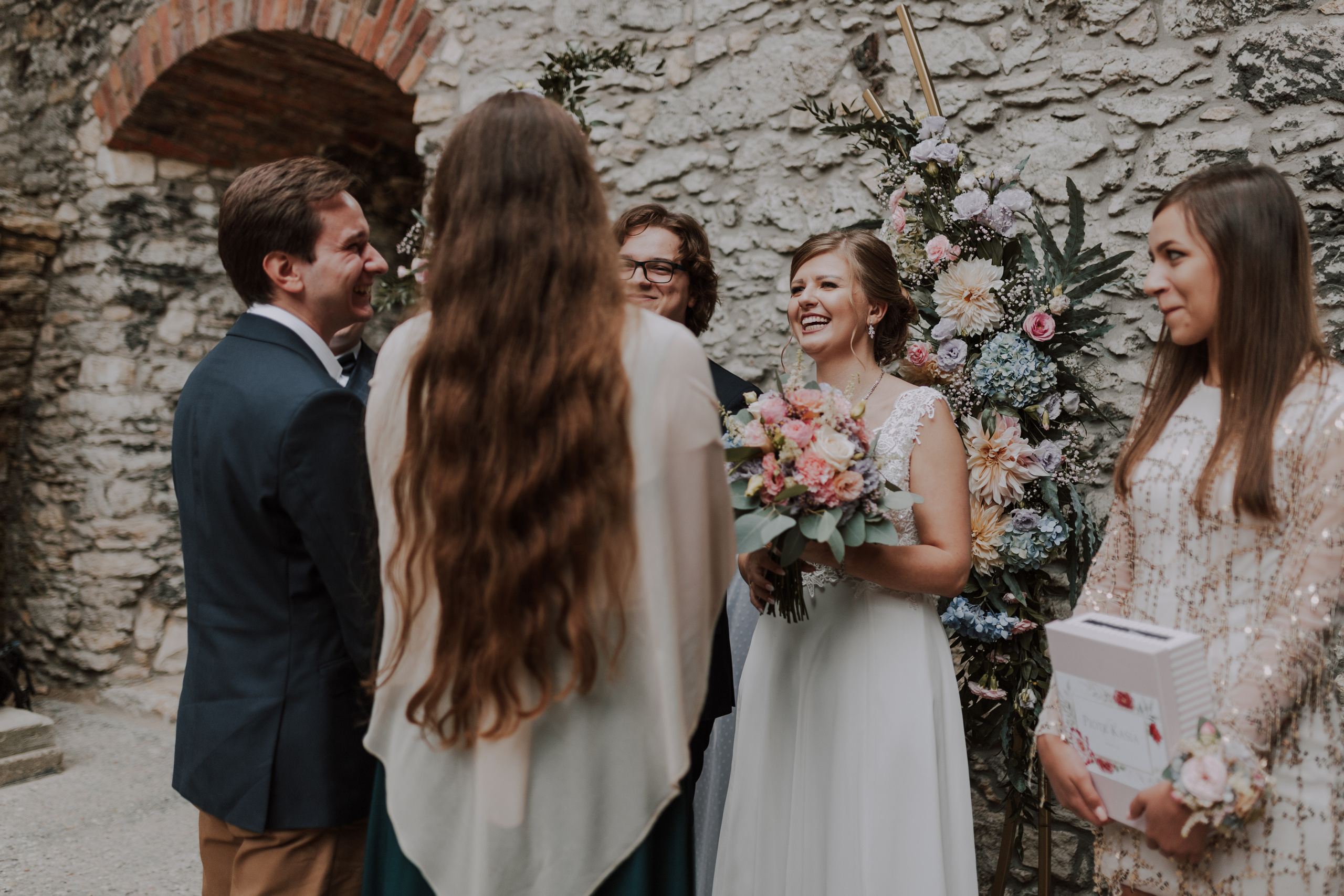 Ślub plenerowy na zamkuw Ogrodzieńcu: Katarzyna&Piotr. Karkowskafoto - fotografia miłości