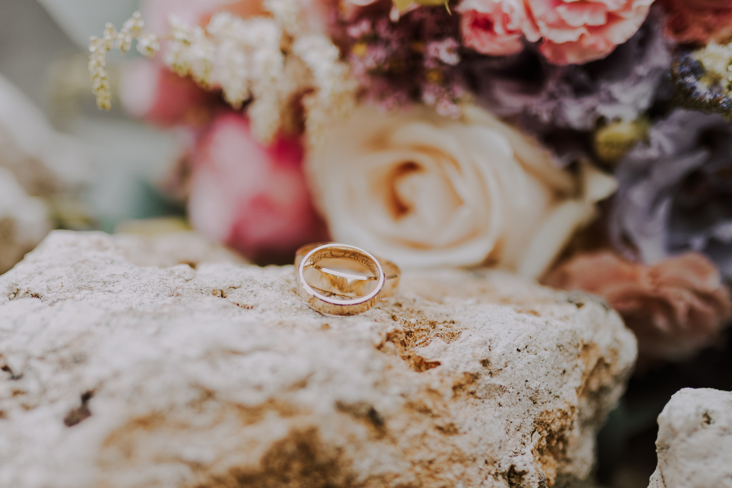 Ślub plenerowy na zamkuw Ogrodzieńcu: Katarzyna&Piotr. Karkowskafoto - fotografia miłości