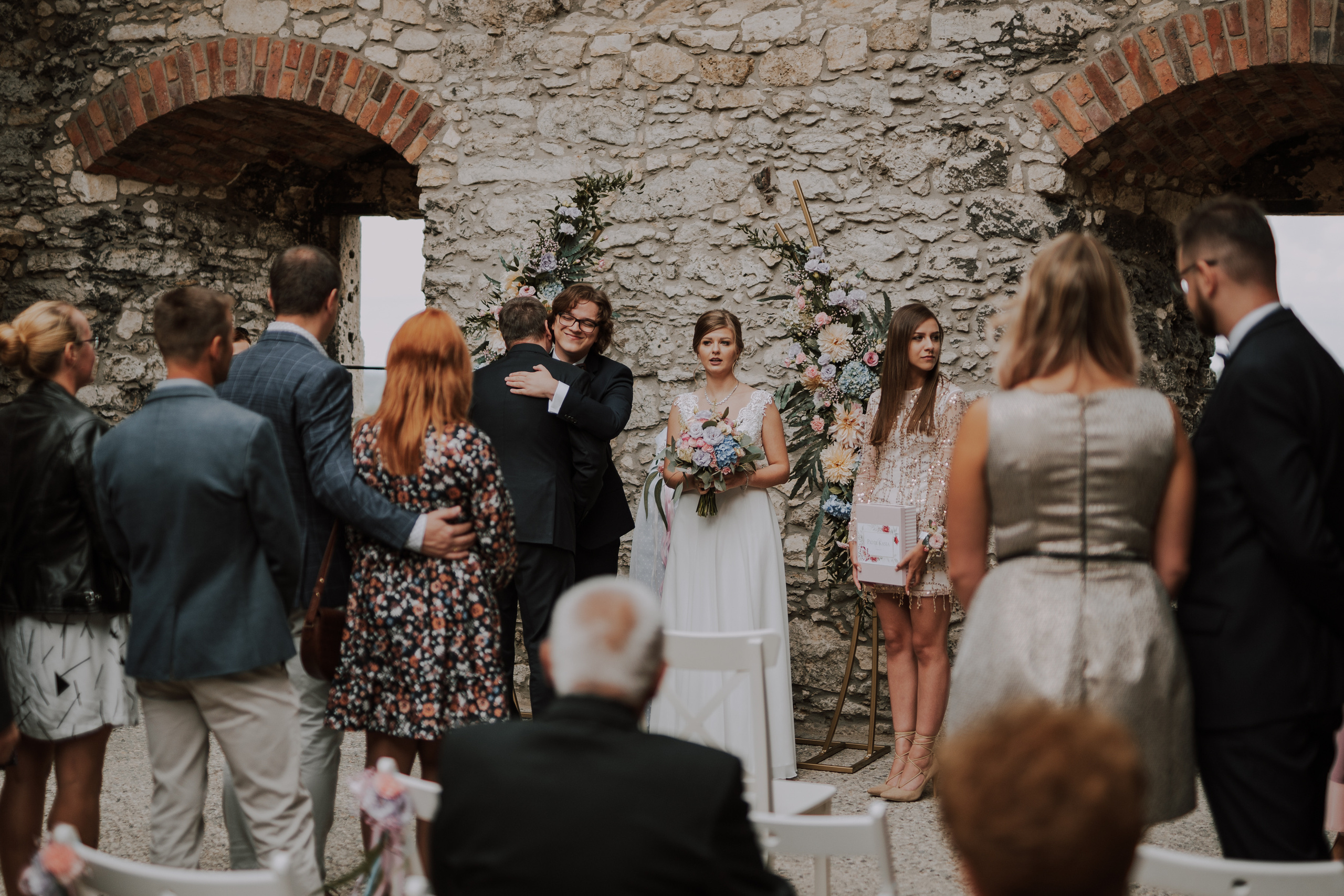 Ślub plenerowy na zamkuw Ogrodzieńcu: Katarzyna&Piotr. Karkowskafoto - fotografia miłości