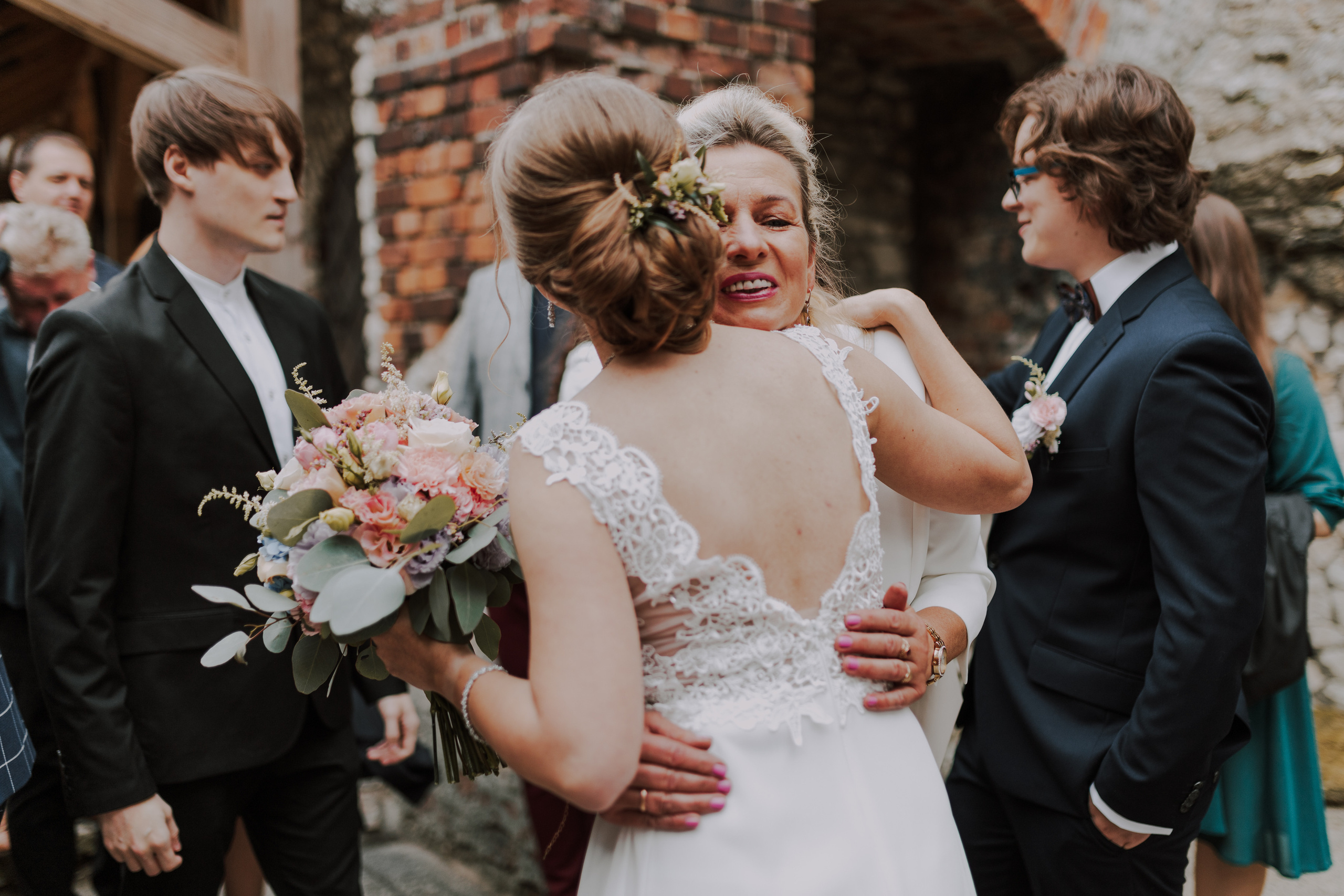 Ślub plenerowy na zamkuw Ogrodzieńcu: Katarzyna&Piotr. Karkowskafoto - fotografia miłości