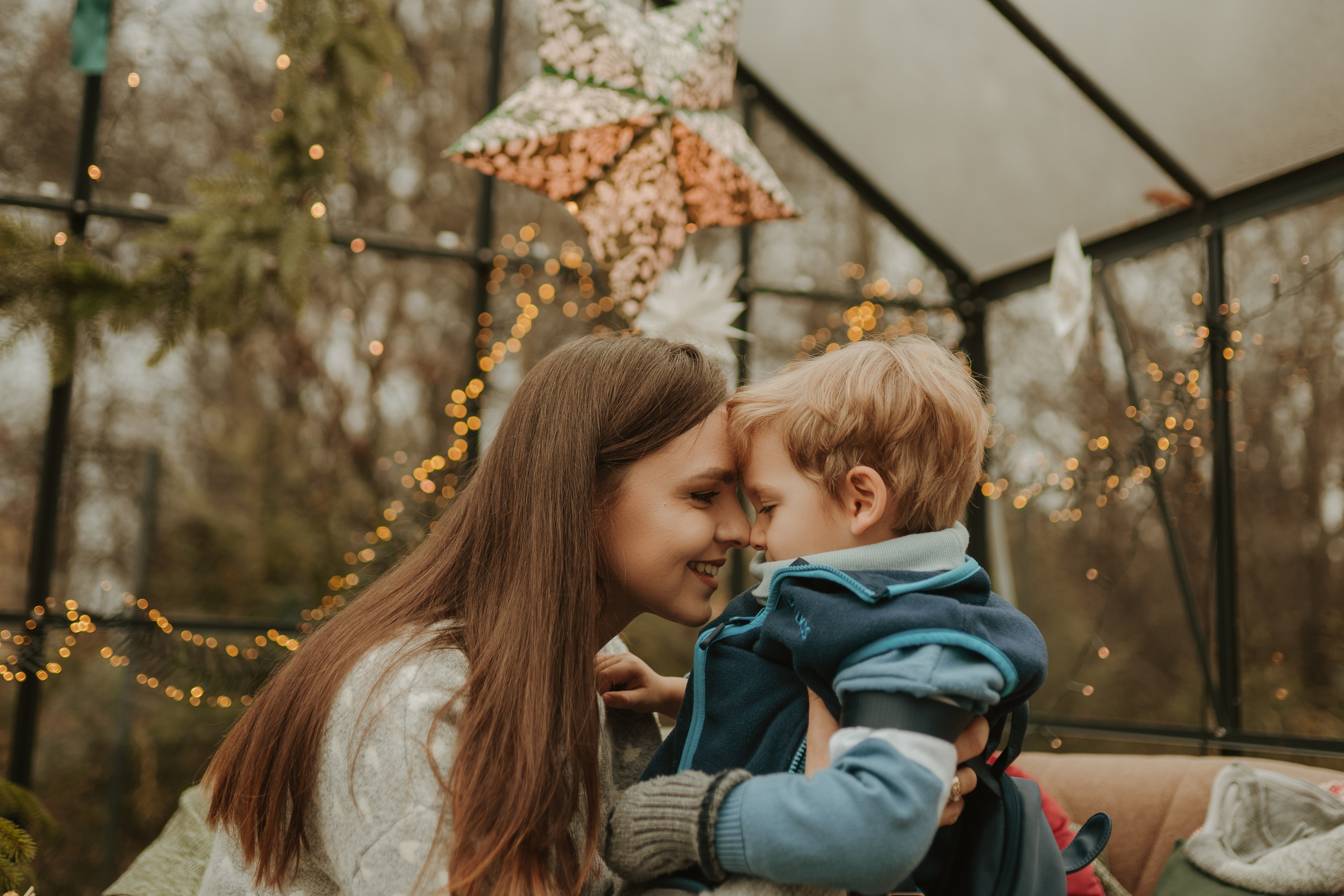 Świąteczna sesja w szklarni. Karkowskafoto - fotografia miłości