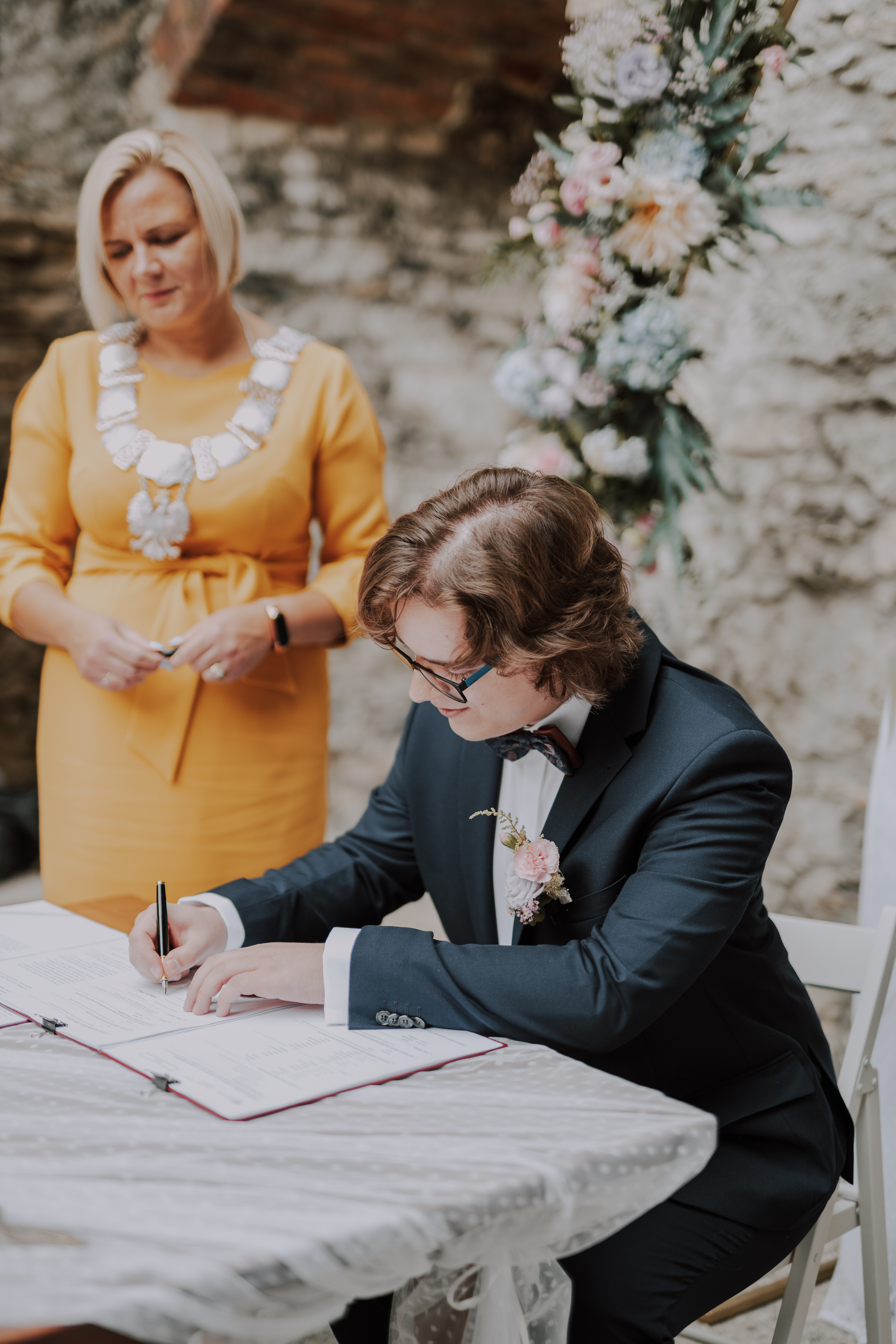 Ślub plenerowy na zamkuw Ogrodzieńcu: Katarzyna&Piotr. Karkowskafoto - fotografia miłości