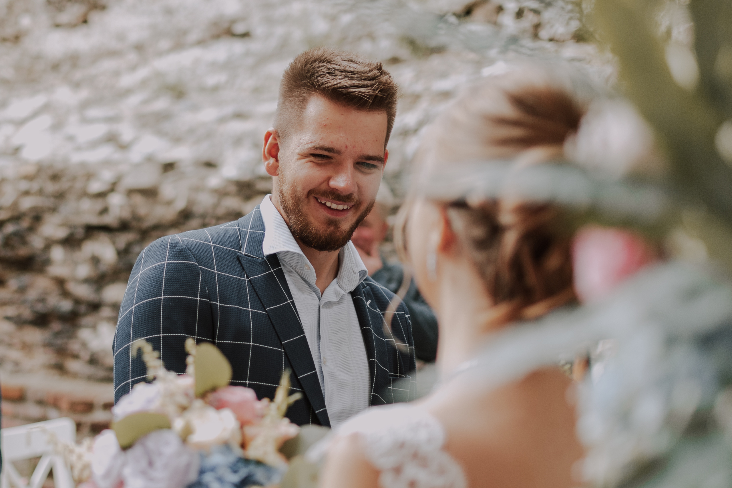 Ślub plenerowy na zamkuw Ogrodzieńcu: Katarzyna&Piotr. Karkowskafoto - fotografia miłości