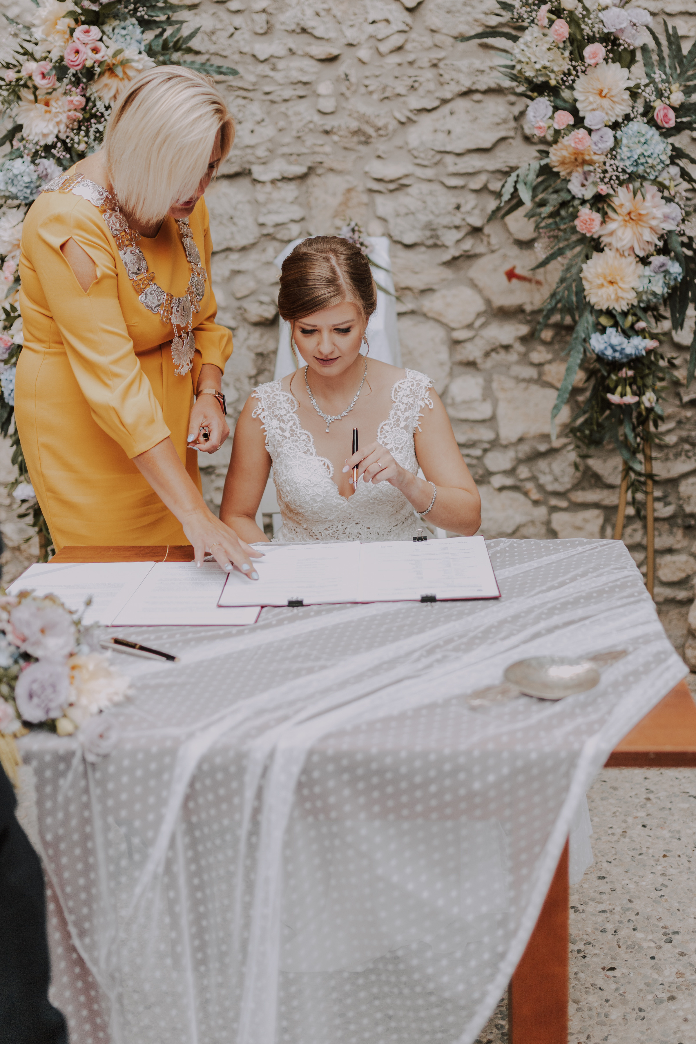 Ślub plenerowy na zamkuw Ogrodzieńcu: Katarzyna&Piotr. Karkowskafoto - fotografia miłości