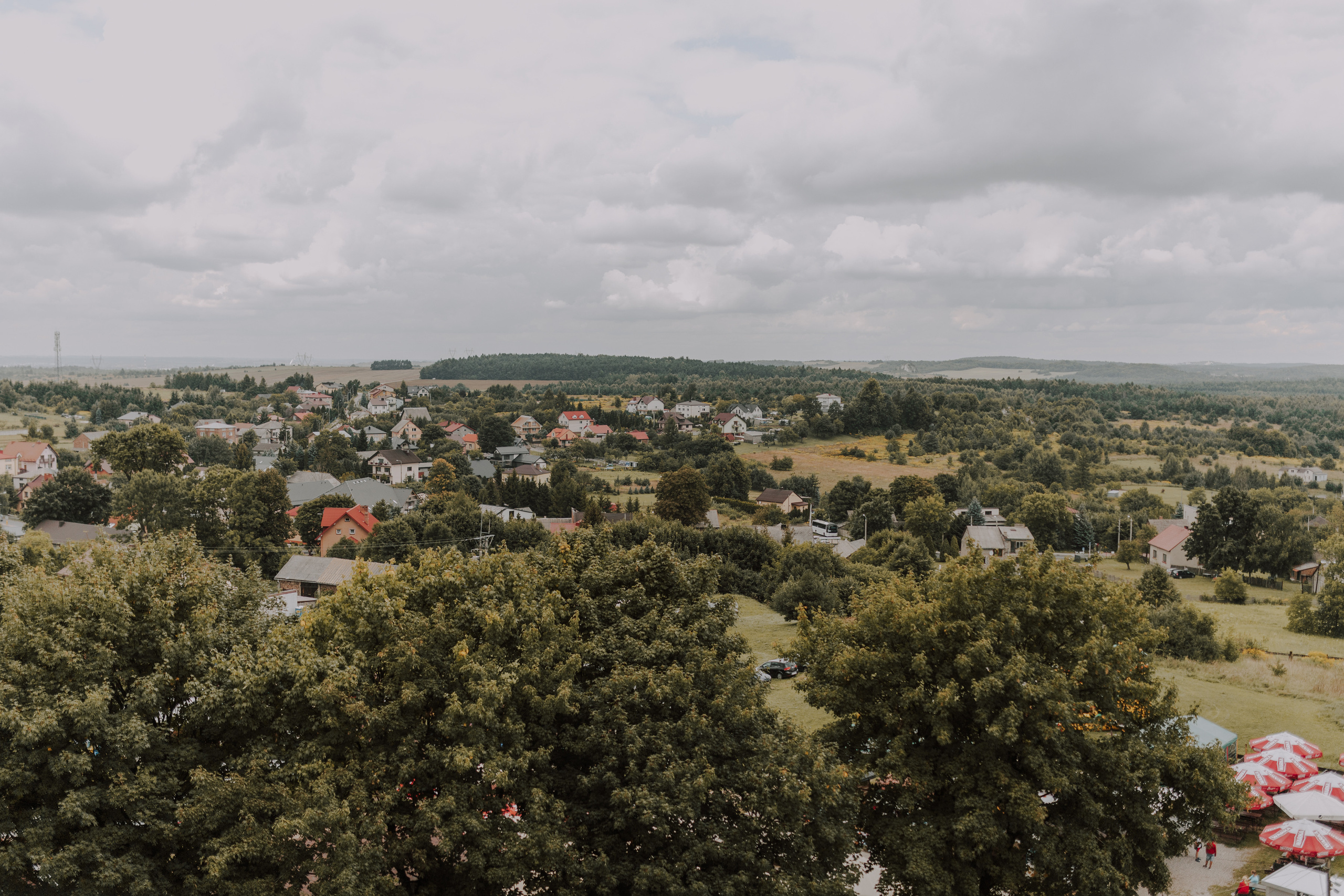 Ślub plenerowy na zamkuw Ogrodzieńcu: Katarzyna&Piotr. Karkowskafoto - fotografia miłości