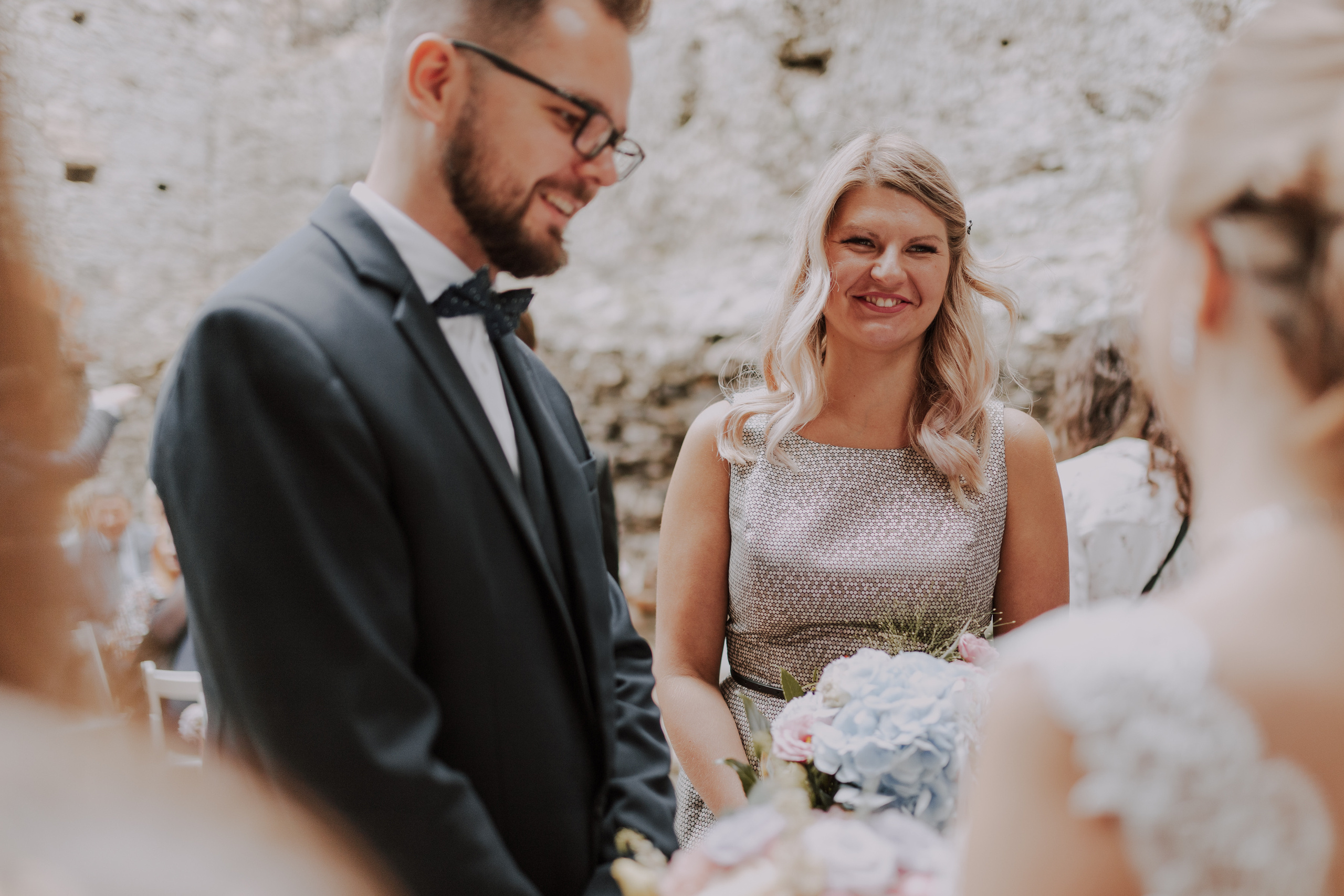 Ślub plenerowy na zamkuw Ogrodzieńcu: Katarzyna&Piotr. Karkowskafoto - fotografia miłości