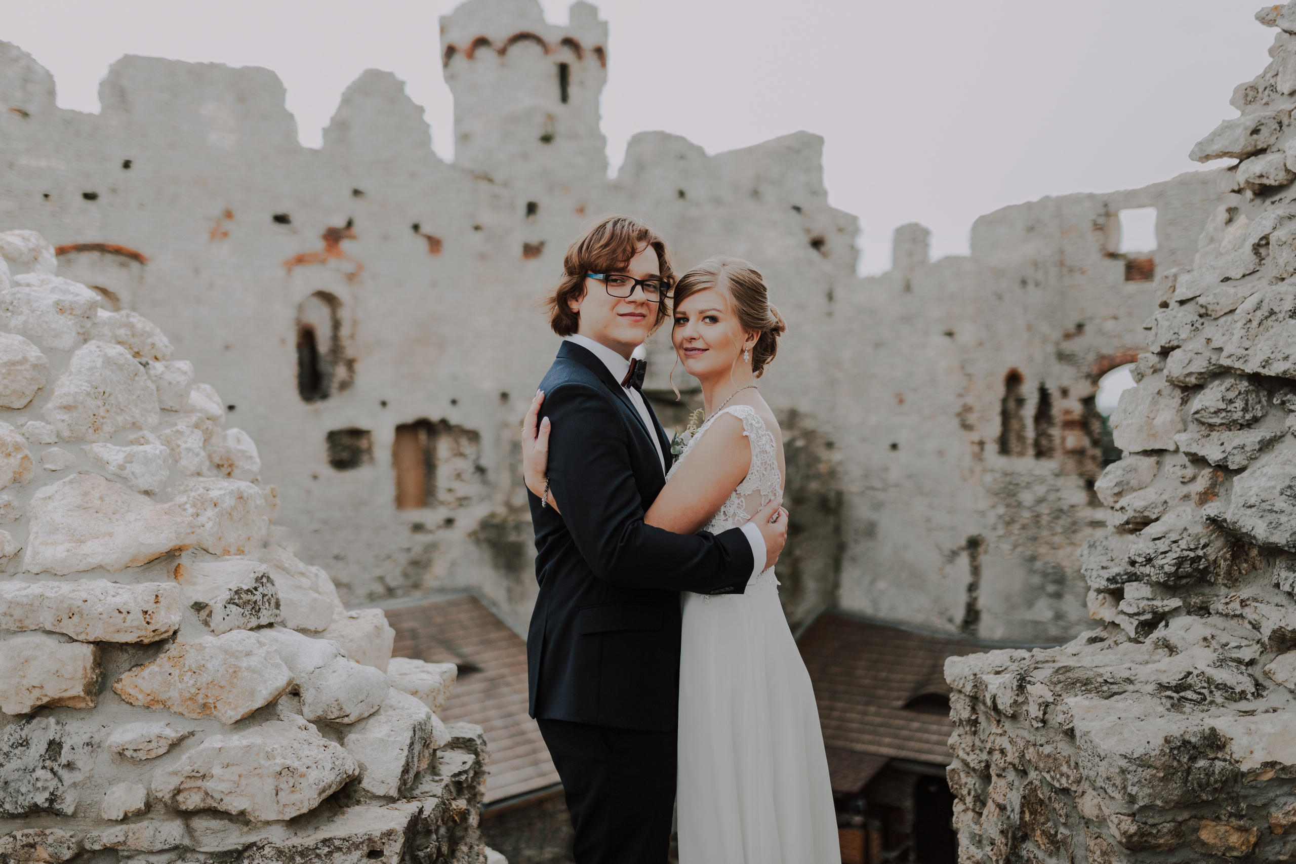 Ślub plenerowy na zamkuw Ogrodzieńcu: Katarzyna&Piotr. Karkowskafoto - fotografia miłości