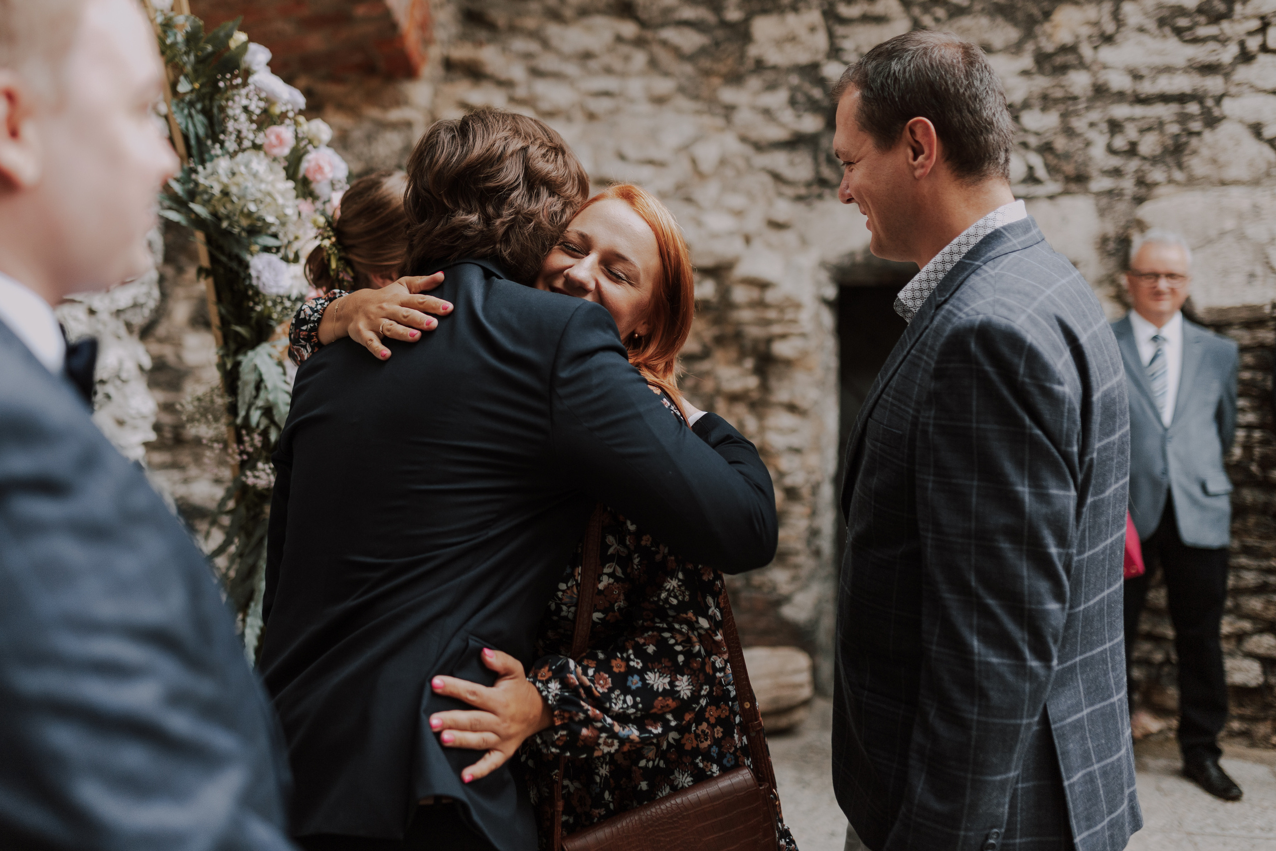 Ślub plenerowy na zamkuw Ogrodzieńcu: Katarzyna&Piotr. Karkowskafoto - fotografia miłości