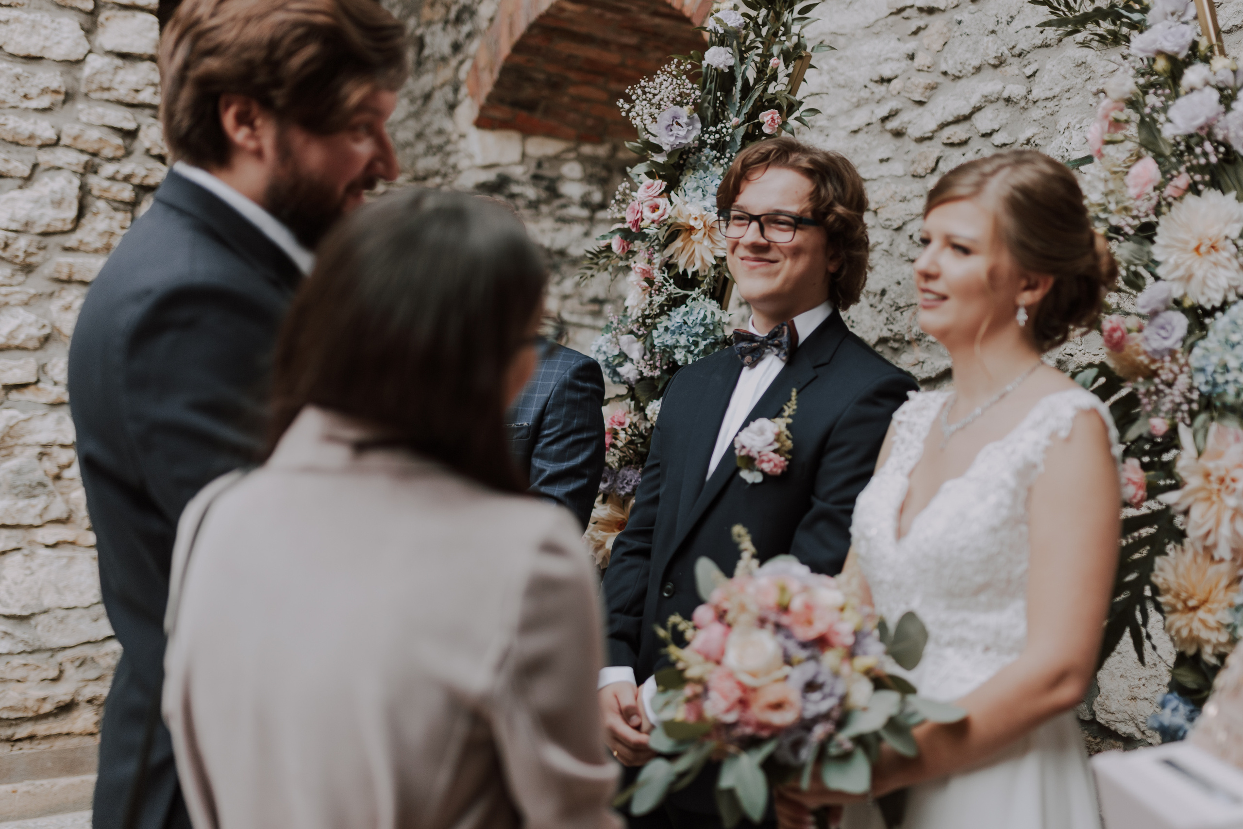 Ślub plenerowy na zamkuw Ogrodzieńcu: Katarzyna&Piotr. Karkowskafoto - fotografia miłości