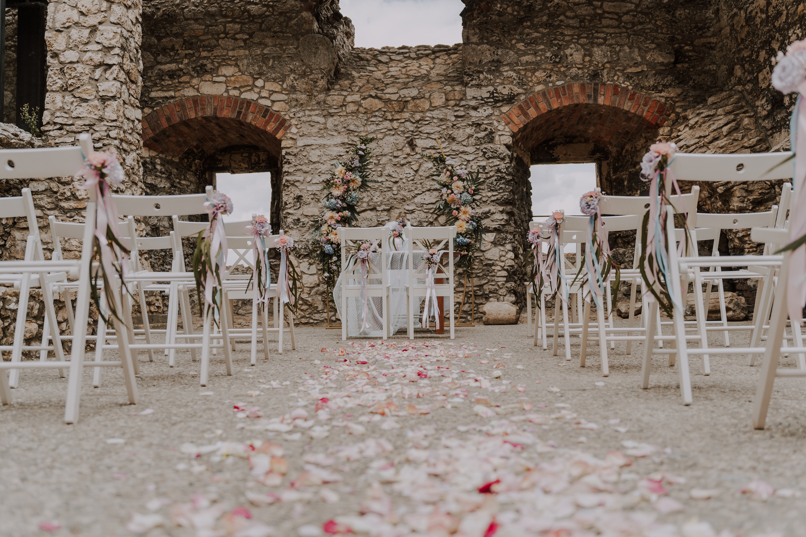 Ślub plenerowy na zamkuw Ogrodzieńcu: Katarzyna&Piotr. Karkowskafoto - fotografia miłości