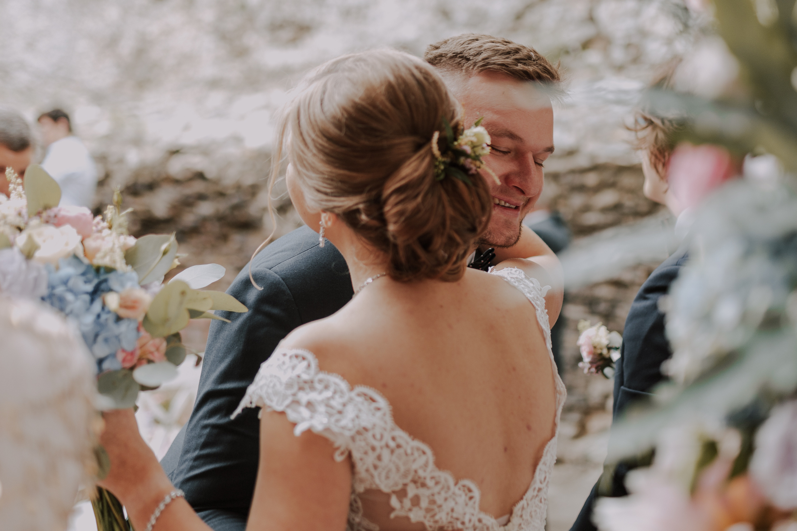 Ślub plenerowy na zamkuw Ogrodzieńcu: Katarzyna&Piotr. Karkowskafoto - fotografia miłości