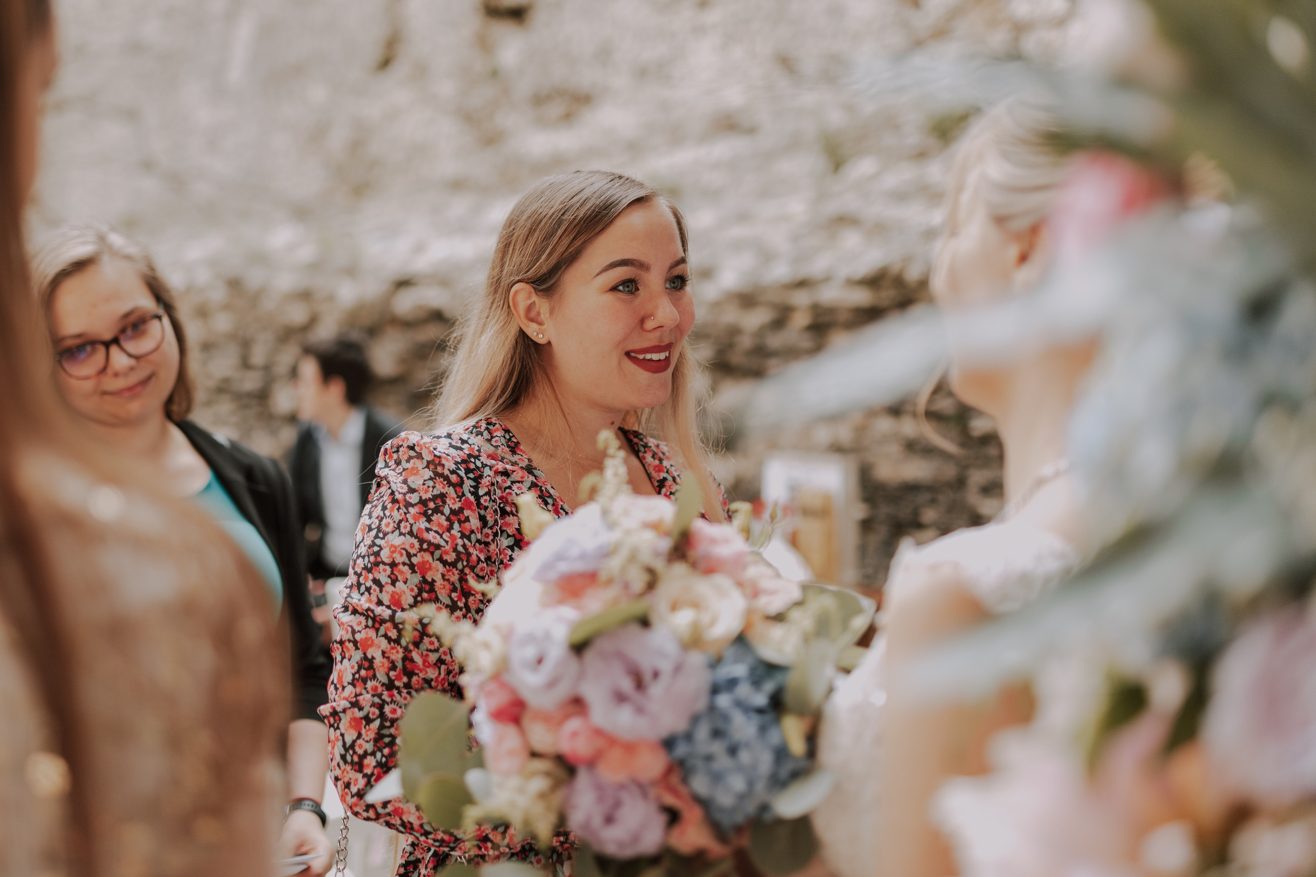 Ślub plenerowy na zamkuw Ogrodzieńcu: Katarzyna&Piotr. Karkowskafoto - fotografia miłości