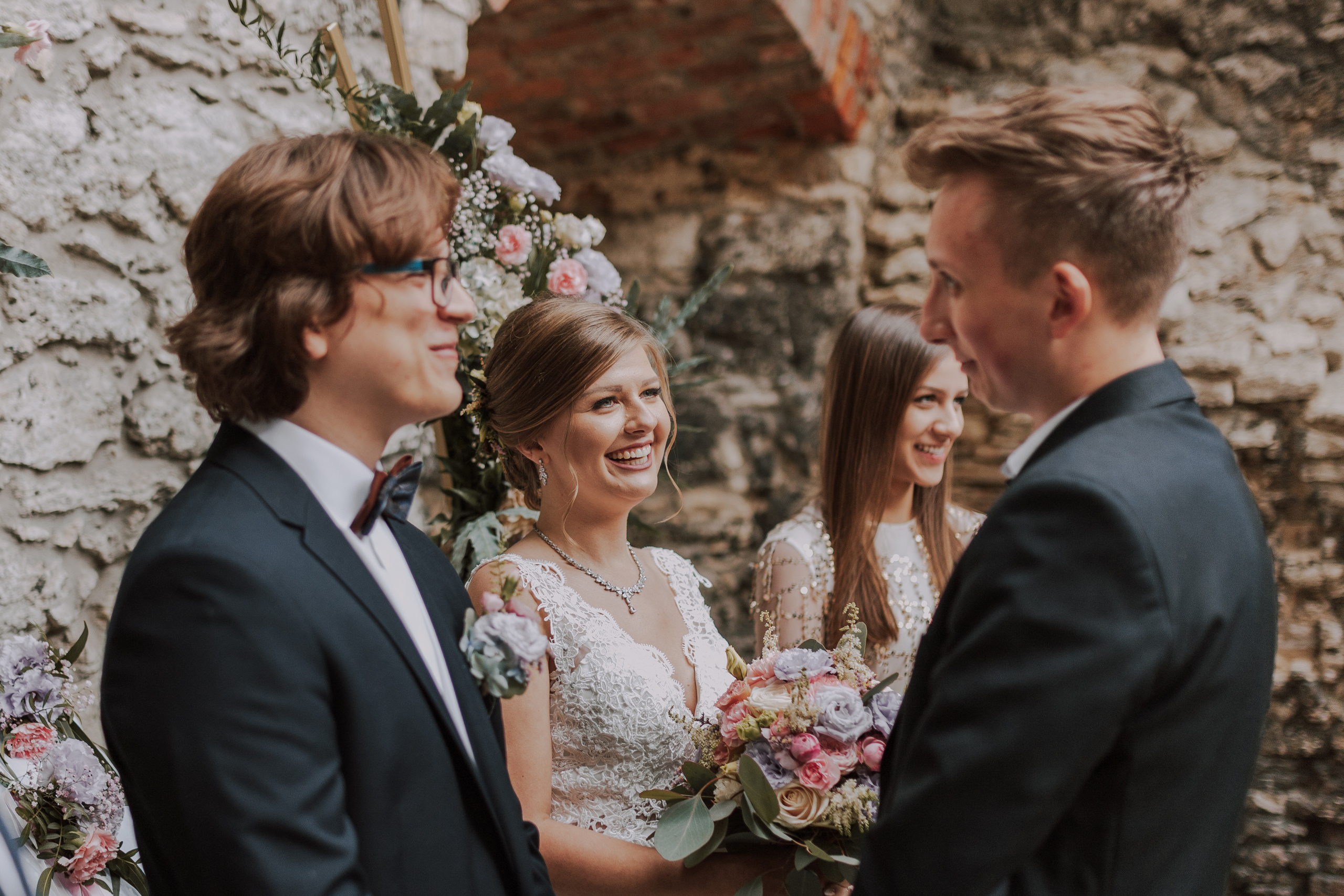 Ślub plenerowy na zamkuw Ogrodzieńcu: Katarzyna&Piotr. Karkowskafoto - fotografia miłości