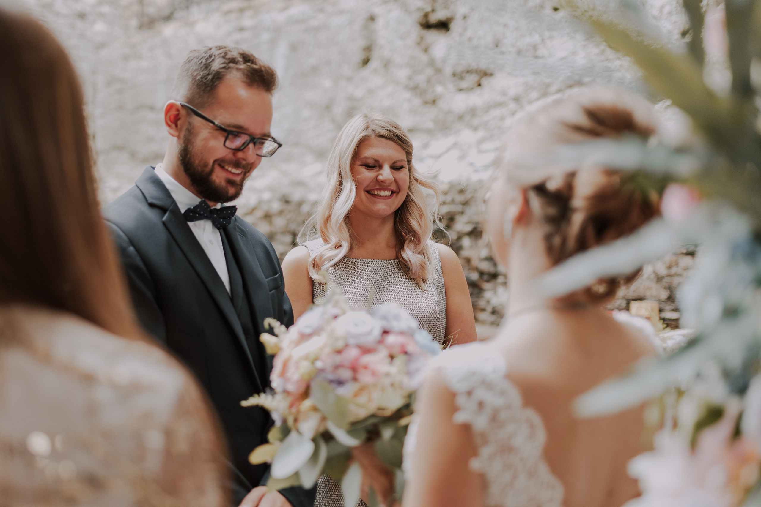 Ślub plenerowy na zamkuw Ogrodzieńcu: Katarzyna&Piotr. Karkowskafoto - fotografia miłości