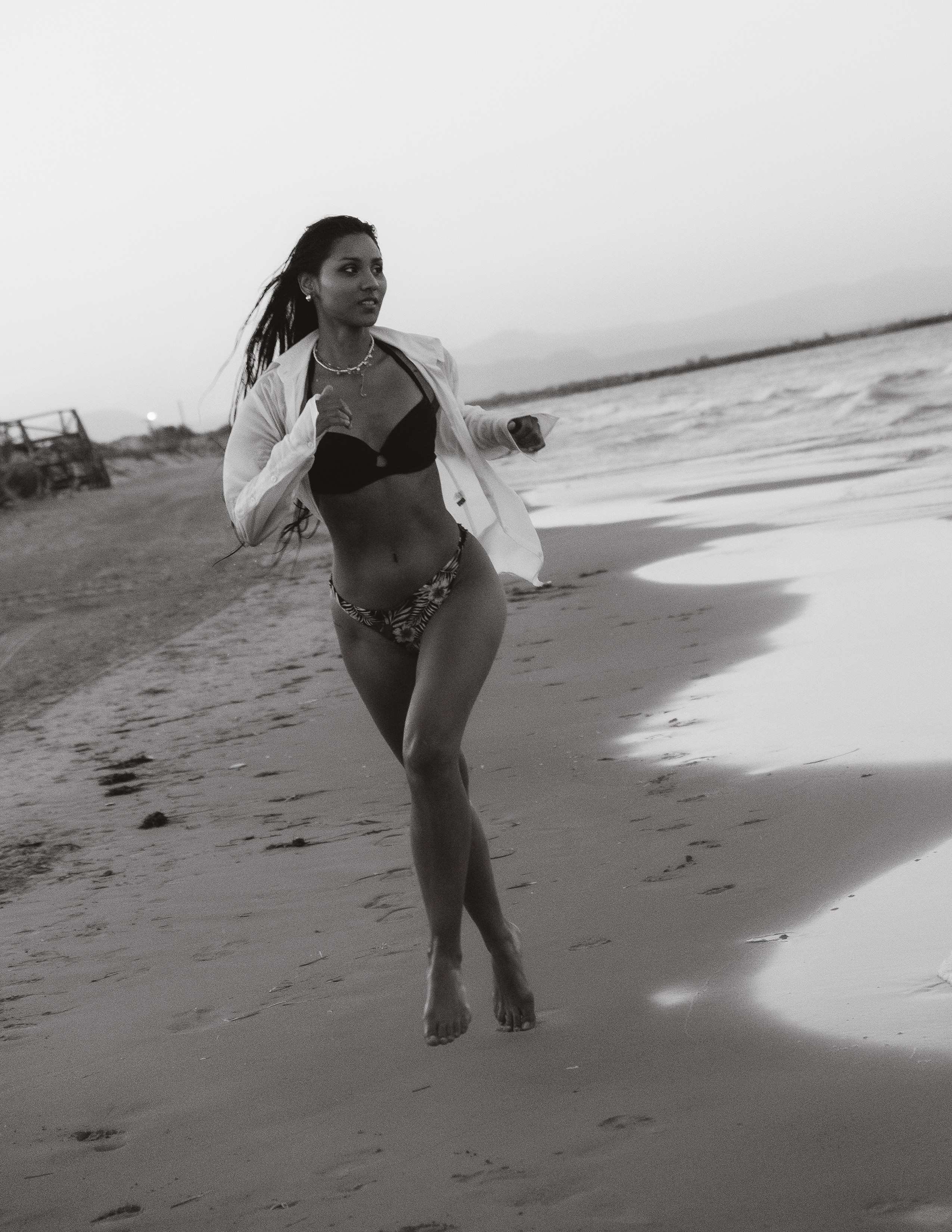 Romantic Portrait by the Sea: Sunset Shoot in Guardamar — Photographer Andrey Lukovnikov