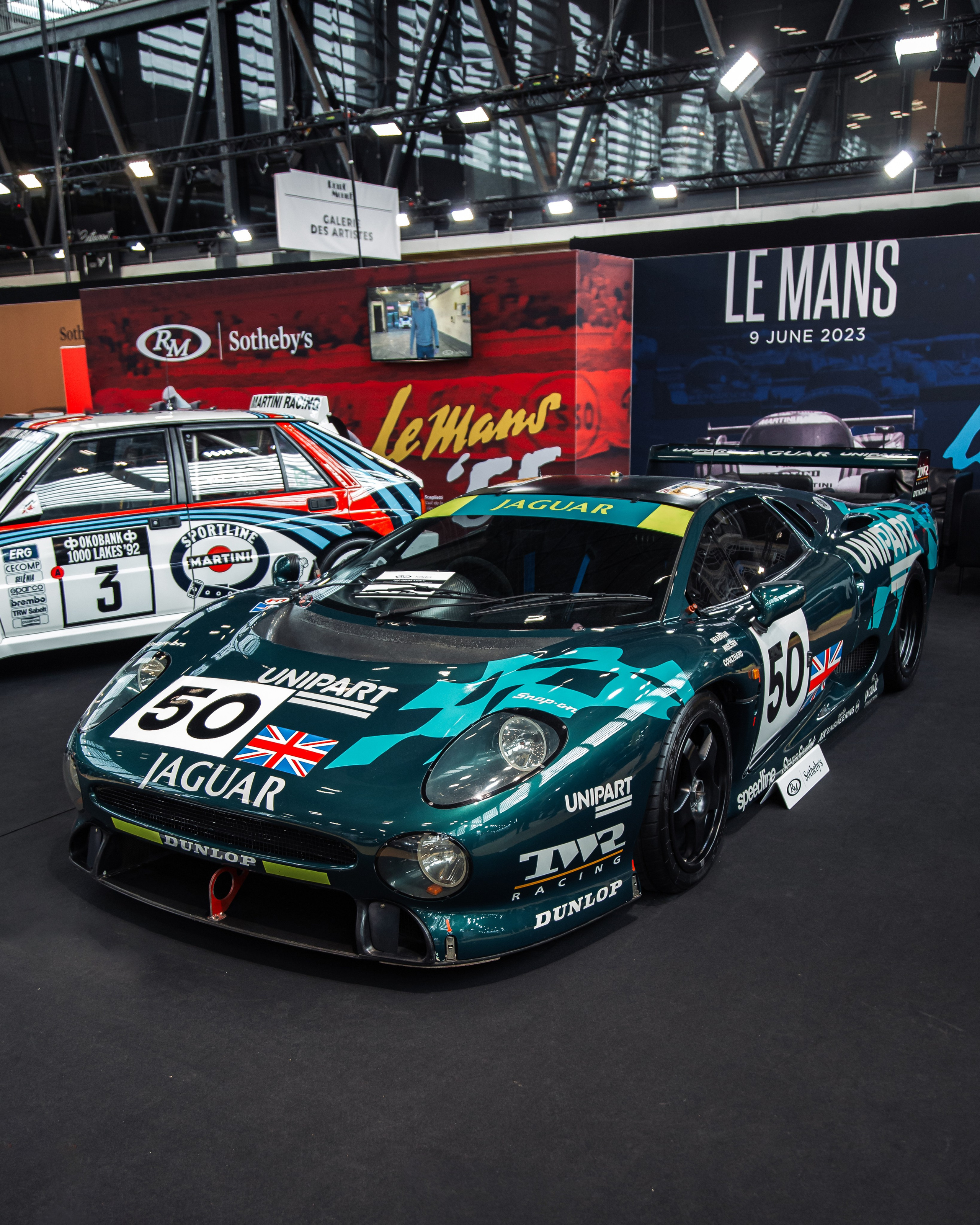Retromobile 2023. Photographe de voitures à Paris — Vitalii Motruk