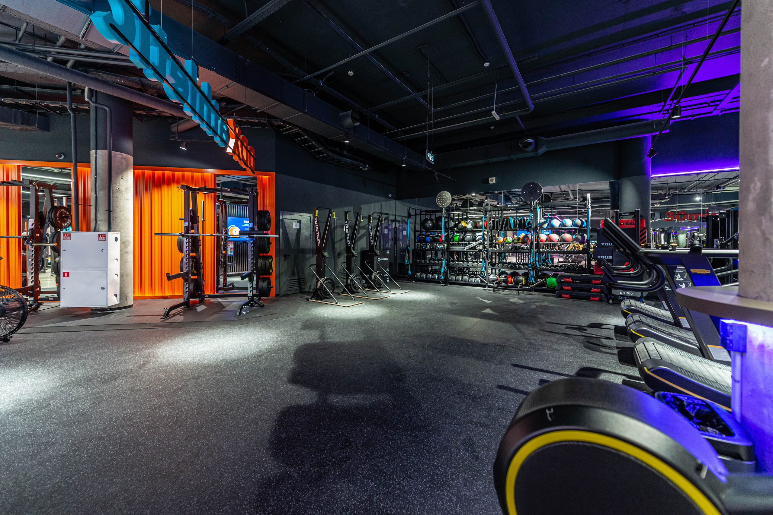 DDX Fitness в Место встречи Киргизия. ФОТОГРАФ МЕКСИКА КИНТАНА-РОО