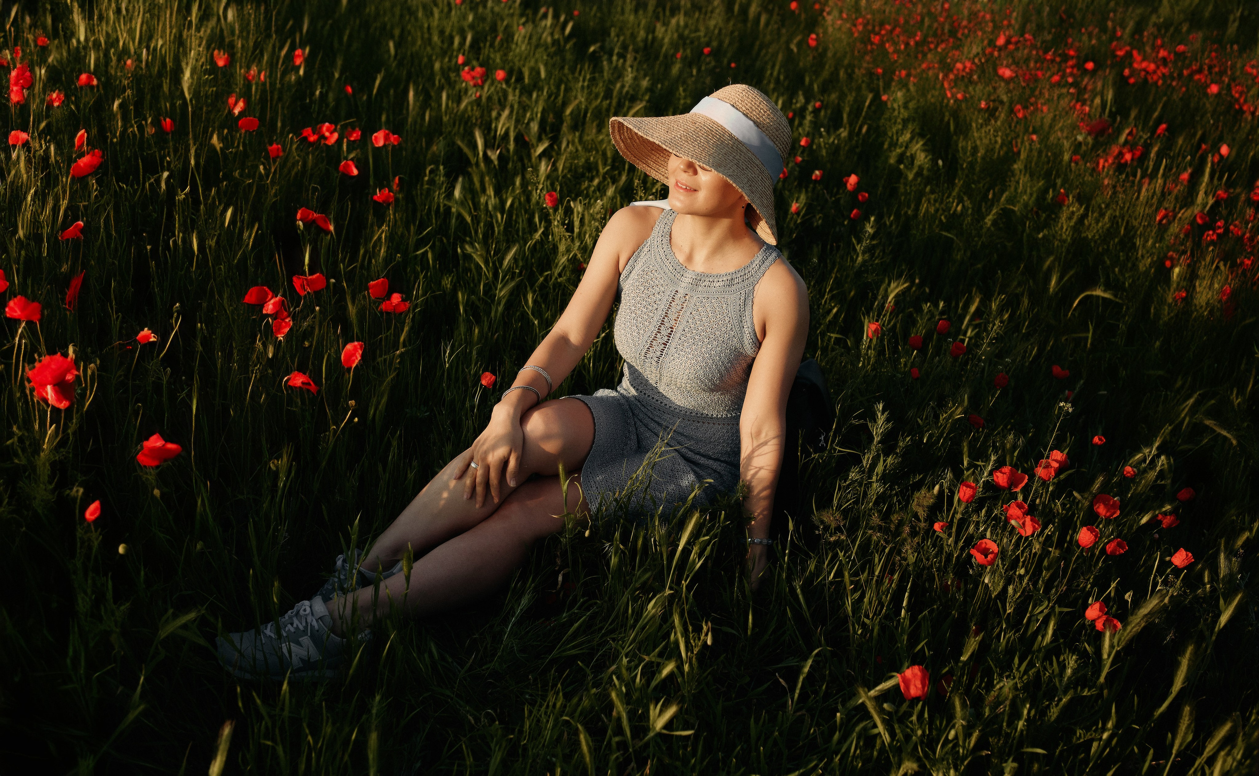 Юлька в маках. Валерия Вартанова. Фотограф