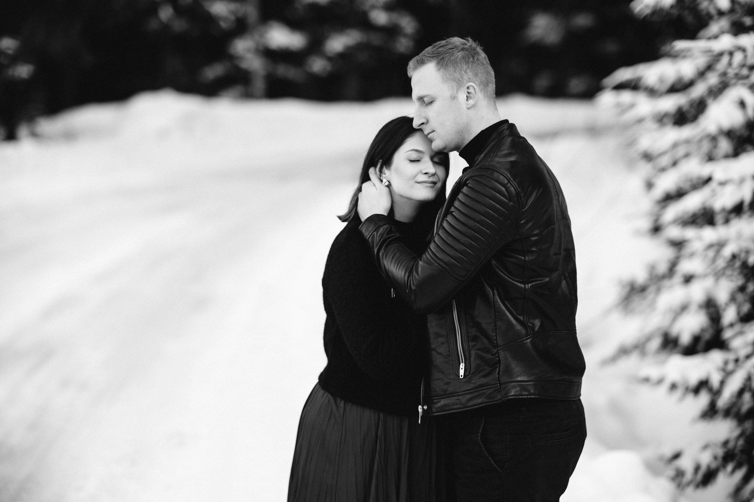 Ședință Foto de Familie la Munte – Fotografii de Iarnă în Lupcina. Valentin Melen - fotograf de nunta 🤍