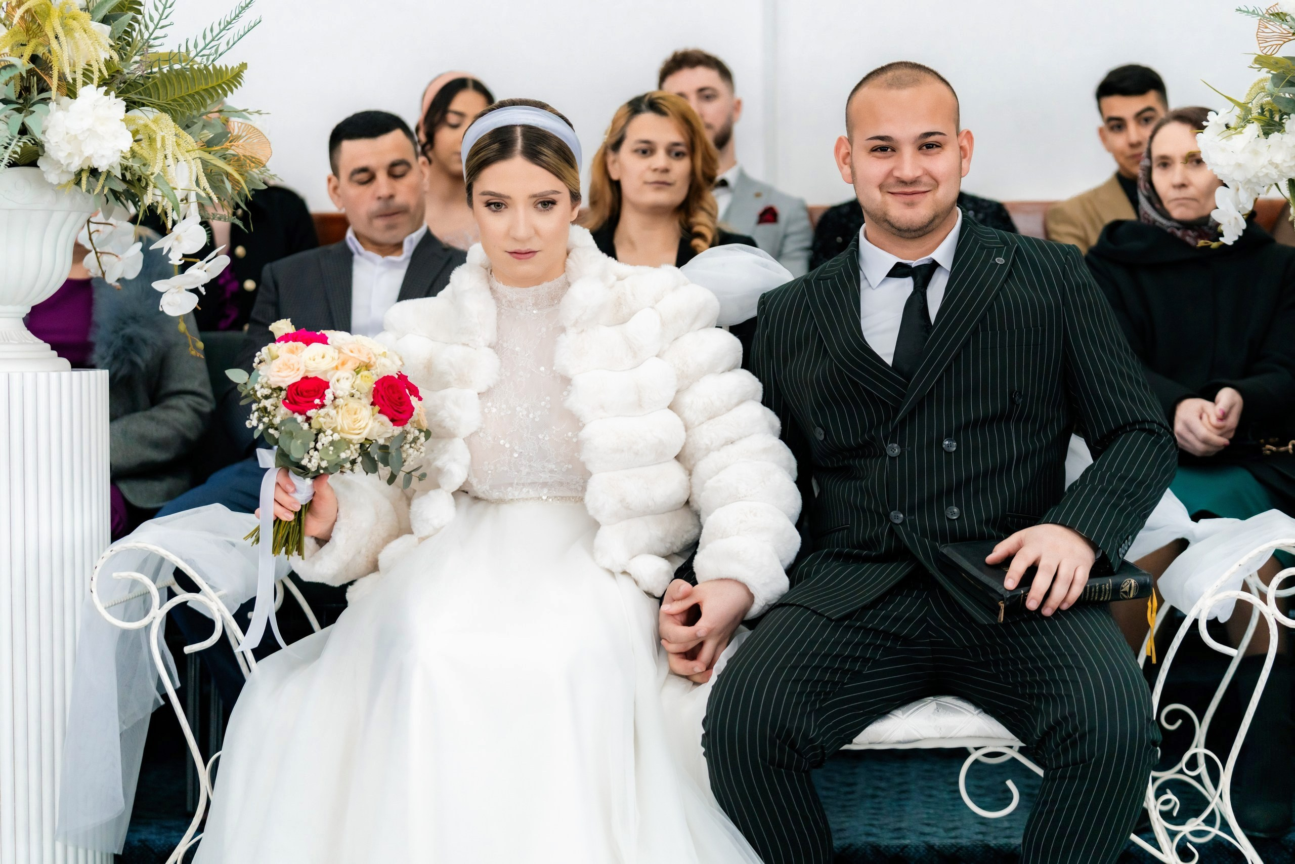 Fotograf nuntă Târgu Neamț – Samuel și Roxana, fotografie autentică realizată de AlinoFotoStudio 2. Fotograf nuntă Iași, Bacău, Suceava și Botoșani – Alin Chirilă surprinzând momente reale de nuntă 3. Fotografie de nuntă cu emoție și credință – AlinoFotoStudio, fotograf povestitor 4. Fotograf profesionist nuntă în Moldova – cadre naturale și pline de emoție 5. Alin Chirilă fotograf nuntă – poveste reală surprinsă prin fotografie 6. Fotograf nuntă cu stil documentar – momente autentice din ziua nunții Pregătiri mireasă acasă – fotografie naturală realizată de Alin Chirilă fotograf nuntă 8. Detalii din ziua nunții – fotograf nuntă Iași și Botoșani, AlinoFotoStudio 9. Emoții din dimineața nunții – fotograf profesionist Moldova 10. Cadre autentice din pregătiri – fotograf nuntă Suceava și Bacău Ceremonie religioasă nuntă – moment emoționant surprins de fotograf Alin Chirilă 12. Nuntă cu valori creștine – fotografie din biserică realizată cu discreție 13. Rugăciune și emoție în ziua nunții – fotograf nuntă Târgu Neamț 14. Legământ în fața lui Dumnezeu – fotografie de nuntă autentică 15. Fotograf nuntă biserică – momente sincere și pline de semnificație Petrecere de nuntă – cadre naturale realizate de AlinoFotoStudio 17. Bucurie și dans la nuntă – fotograf nuntă Iași și împrejurimi 18. Momente autentice de la restaurant – fotograf nuntă Bacău Suceava 19. Atmosferă de nuntă surprinsă discret – Alin Chirilă fotograf -AlinoFotoStudio – fotograf nuntă cu abordare naturală și emoțională 21. Alin Chirilă fotograf – povestitor prin fotografie de nuntă 22. Fotograf nuntă în Moldova – stil documentar și autentic 23. Fotografie de nuntă sinceră și elegantă – AlinoFotoStudio- Fotograf nuntă Iași Bacău Suceava Botoșani – Alin Chirilă AlinoFotoStudio 26. Fotograf nuntă Târgu Neamț și Moldova – fotografie profesională de eveniment 27. Fotograf nuntă cu valori creștine și stil documentar – AlinoFotoStudio - Alin Chirilă – AlinoFotoStudio Fotograf nuntă Iași • Bacău • Suceava • Botoșani - Samuel & Roxana, Târgu Neamț -Momente reale, trăite sincer și păstrate pentru totdeauna.