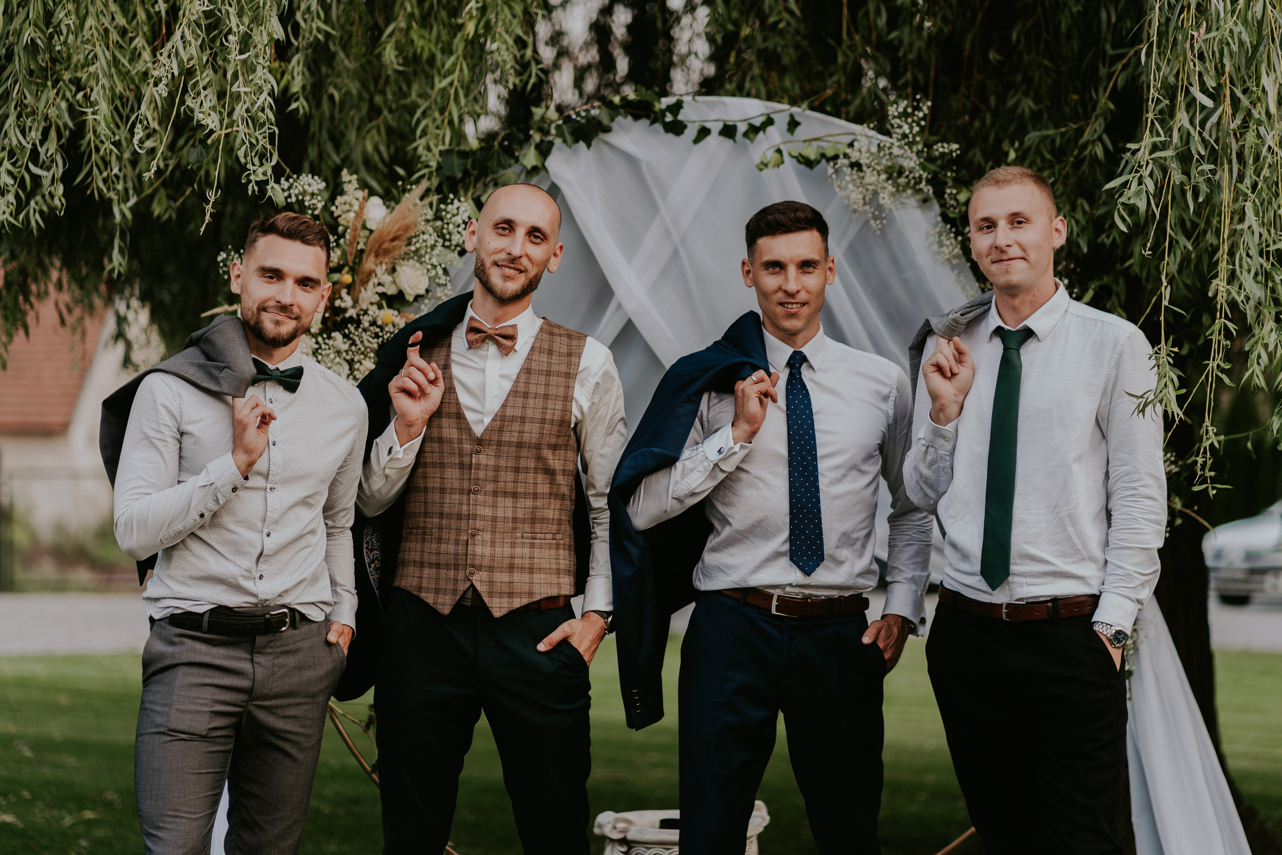 Dwór Wierzbno: plenerowy ślub pod wierzbą. Karkowskafoto - fotografia miłości