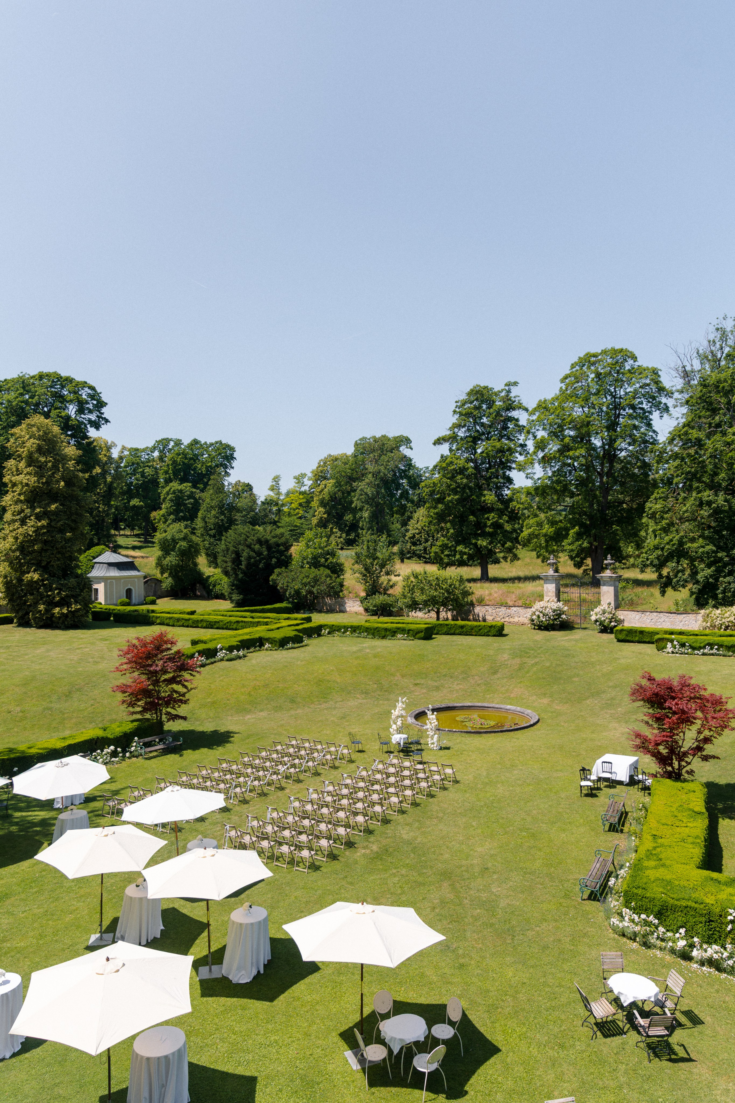 Susan & George · Wedding at Schloss Walpersdorf. Raw Studio: Capturing Elegant weddings accross Europe