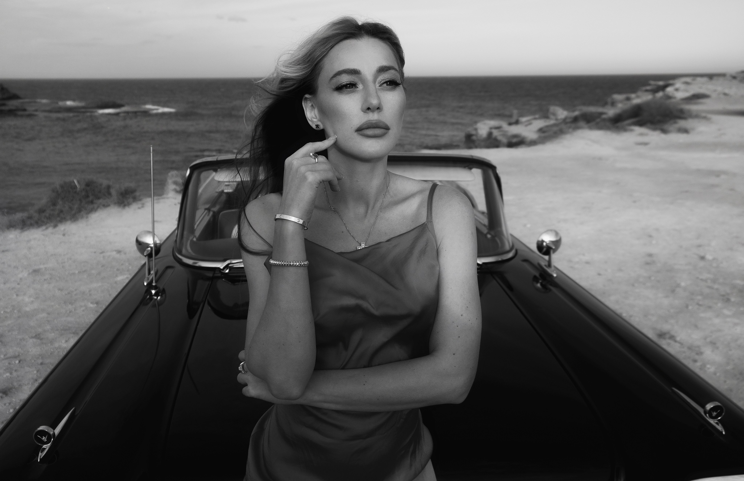 Элегантная съемка у моря с ретро автомобилем в Аликанте, Торревьеха — Фотограф Андрей Луковников