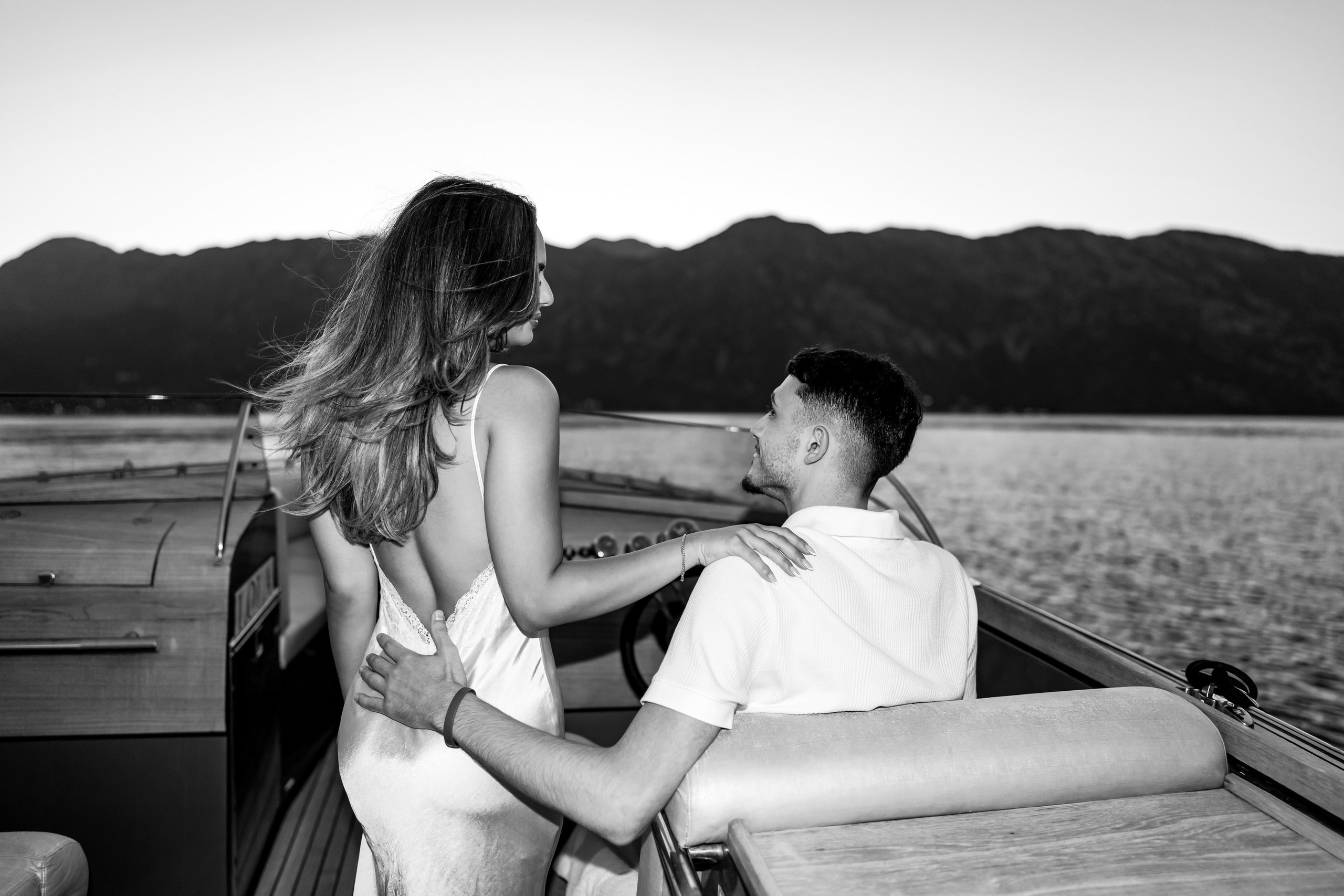 Etter solnedgang: Et sent kveldsfrieri på båt i Perast, Montenegro